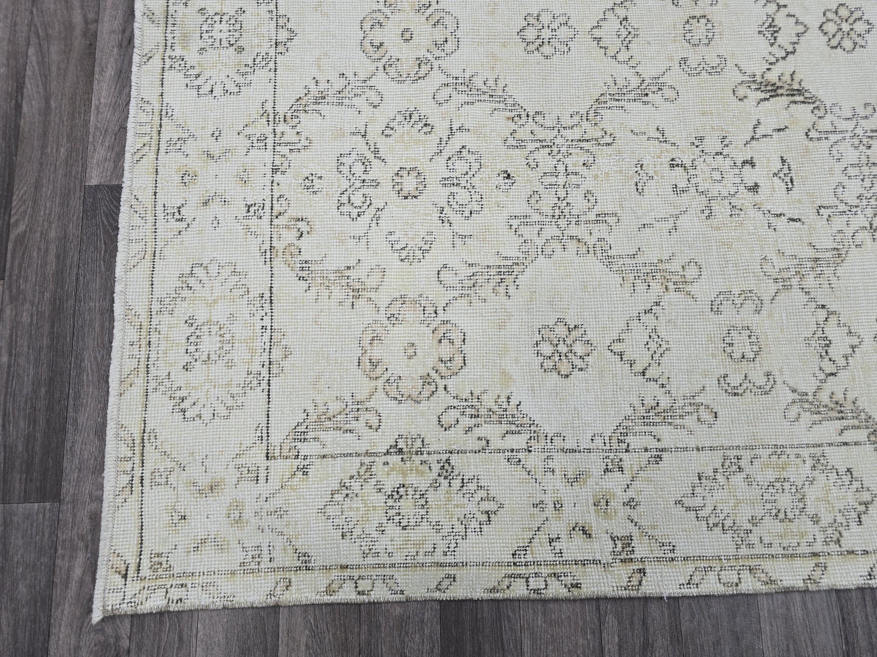 Vintage Turkish Oushak Rug 5x8: Handwoven Cream Floral Medallion