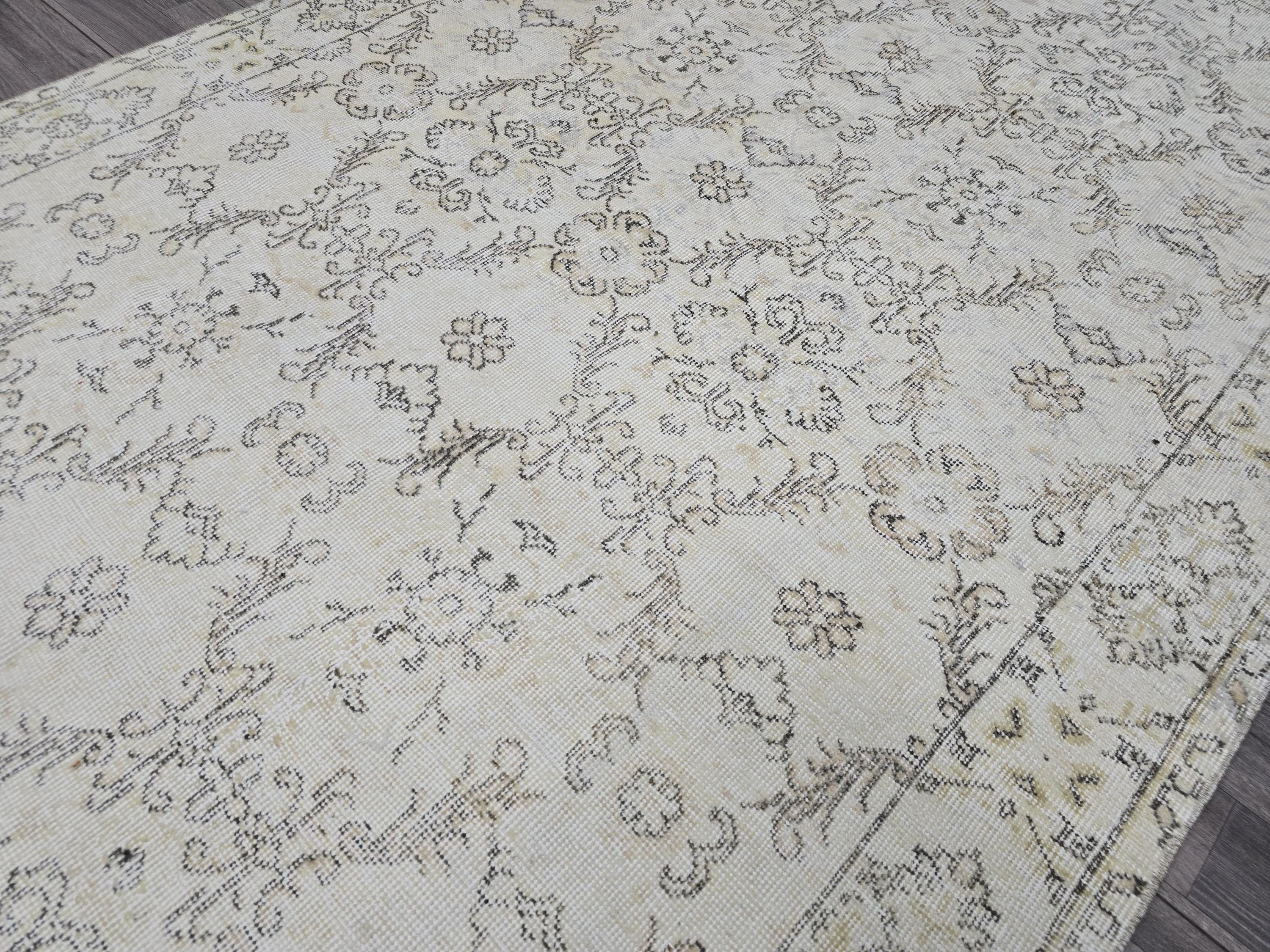 Vintage Turkish Oushak Rug 5x8: Handwoven Cream Floral Medallion