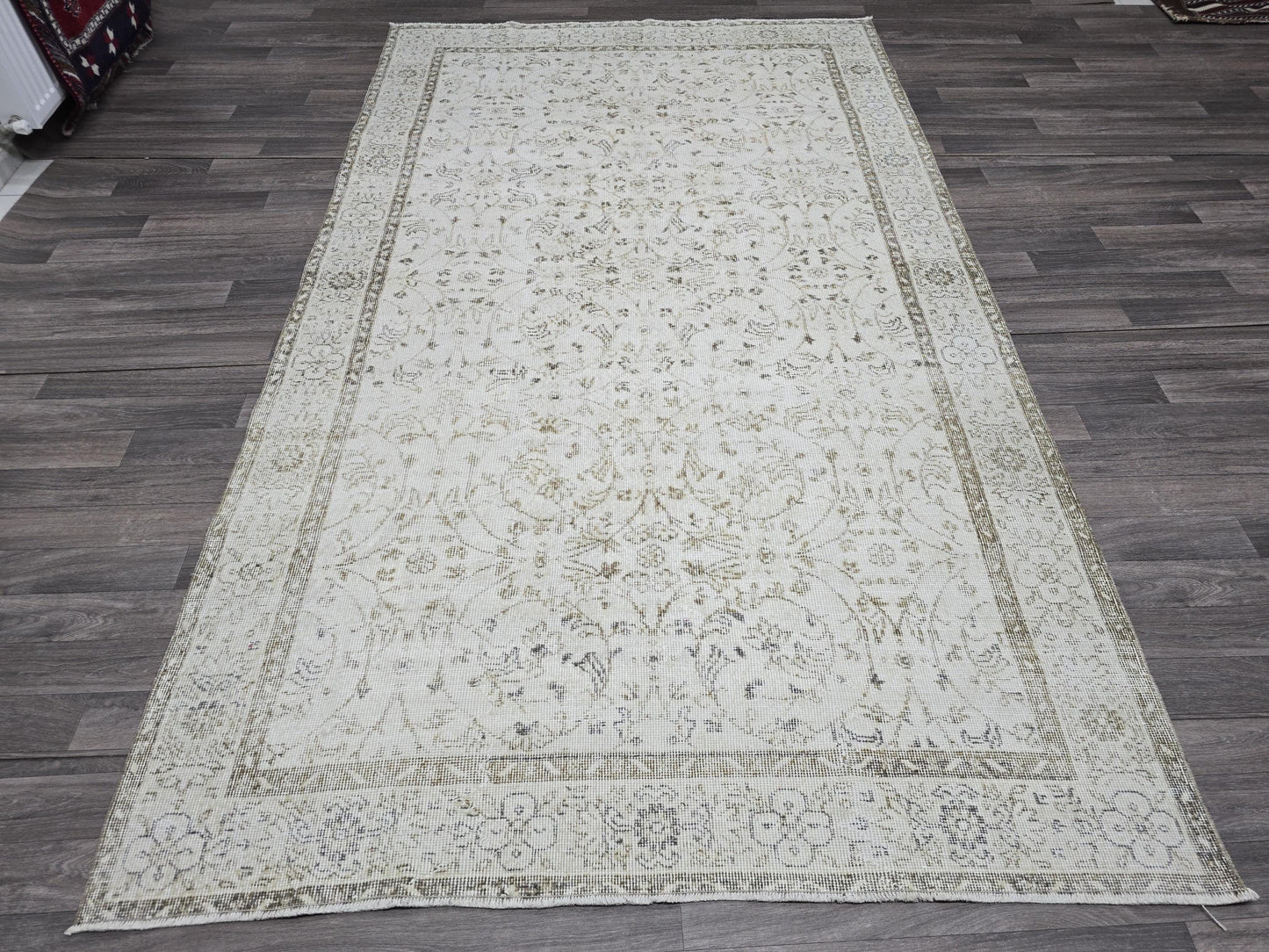 Vintage Turkish Wool Rug: 5.6x9.3 ft, Beige Anatolian Oushak Carpet