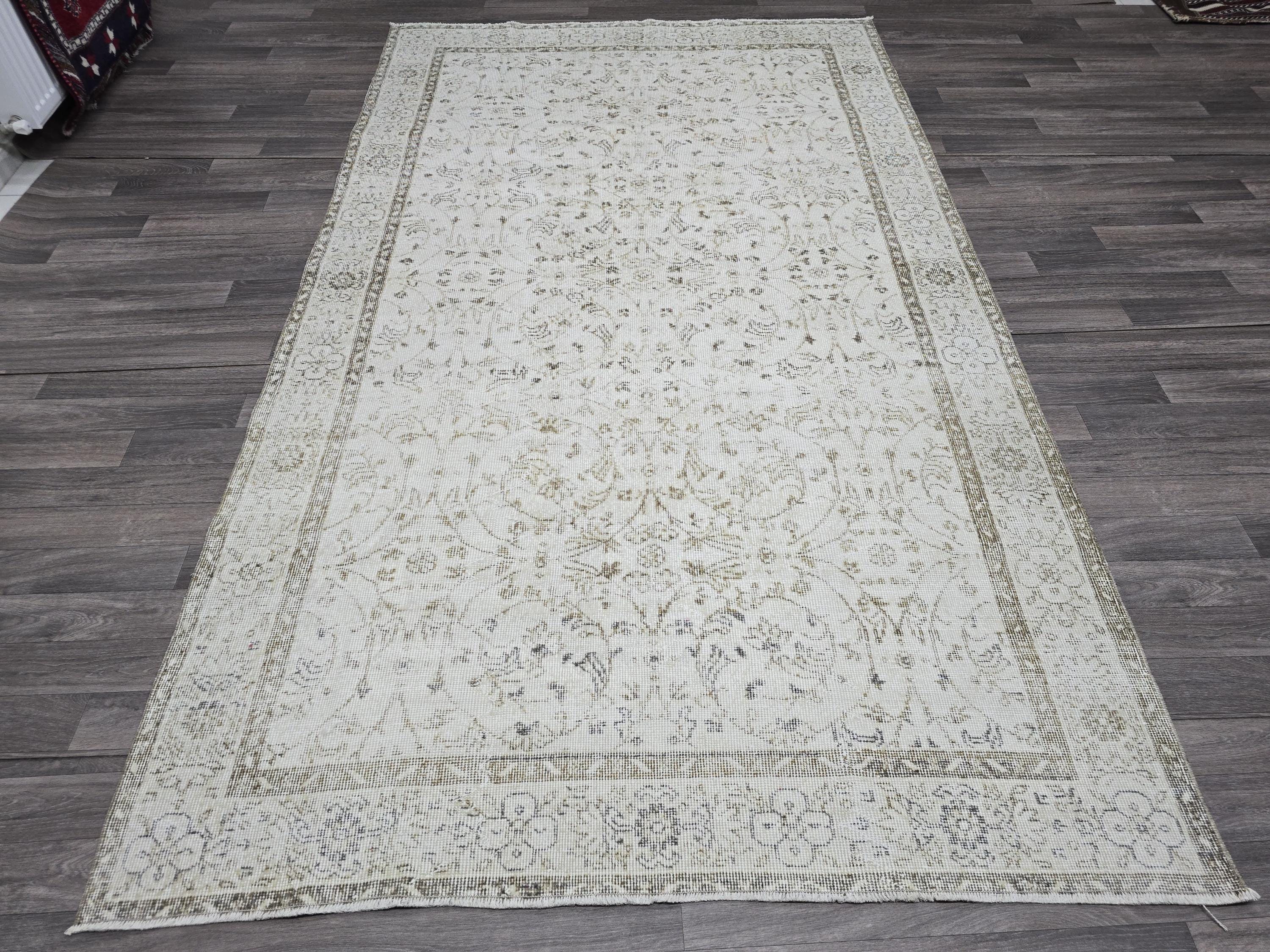 Vintage Turkish Wool Rug: 5.6x9.3 ft, Beige Anatolian Oushak Carpet