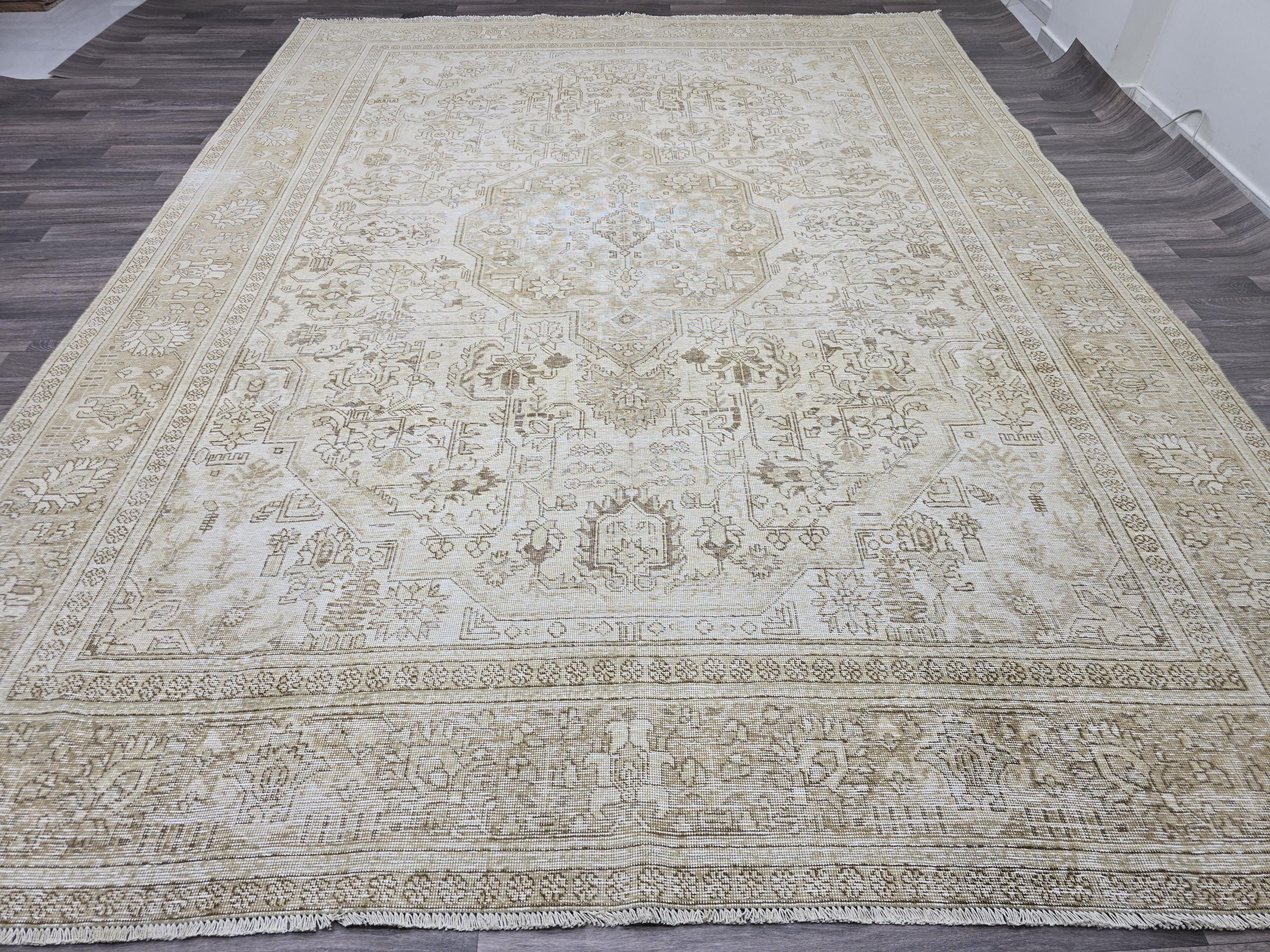 Large Vintage Handwoven Turkish Rug: 9'4" x 12'5" Beige Wool Oushak Carpet