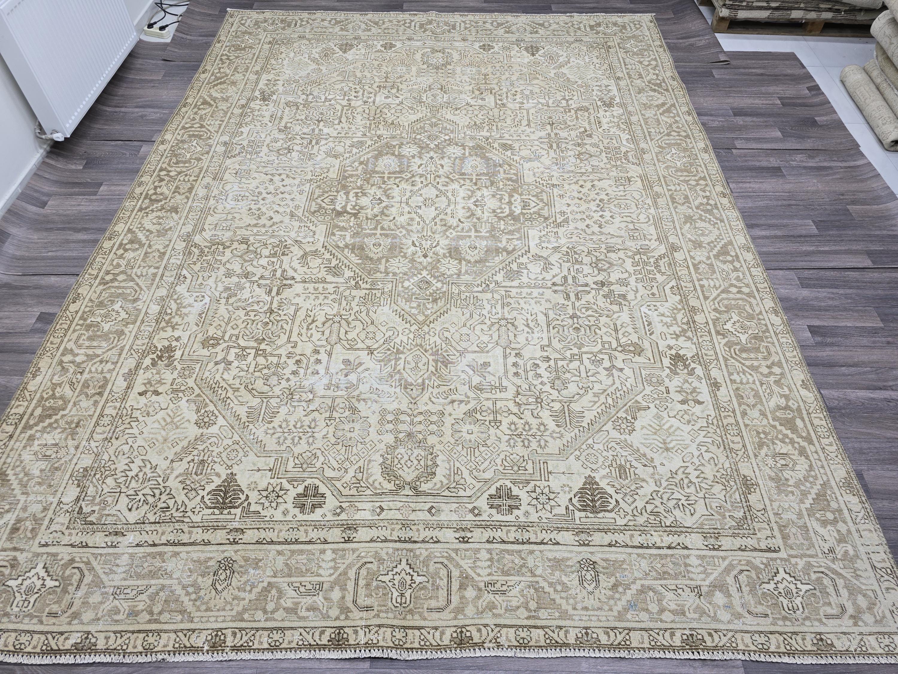 Oversize Vintage Oushak Rug (9.3x12.45 ft): Neutral Beige Turkish Hand-Knotted Wool Carpet