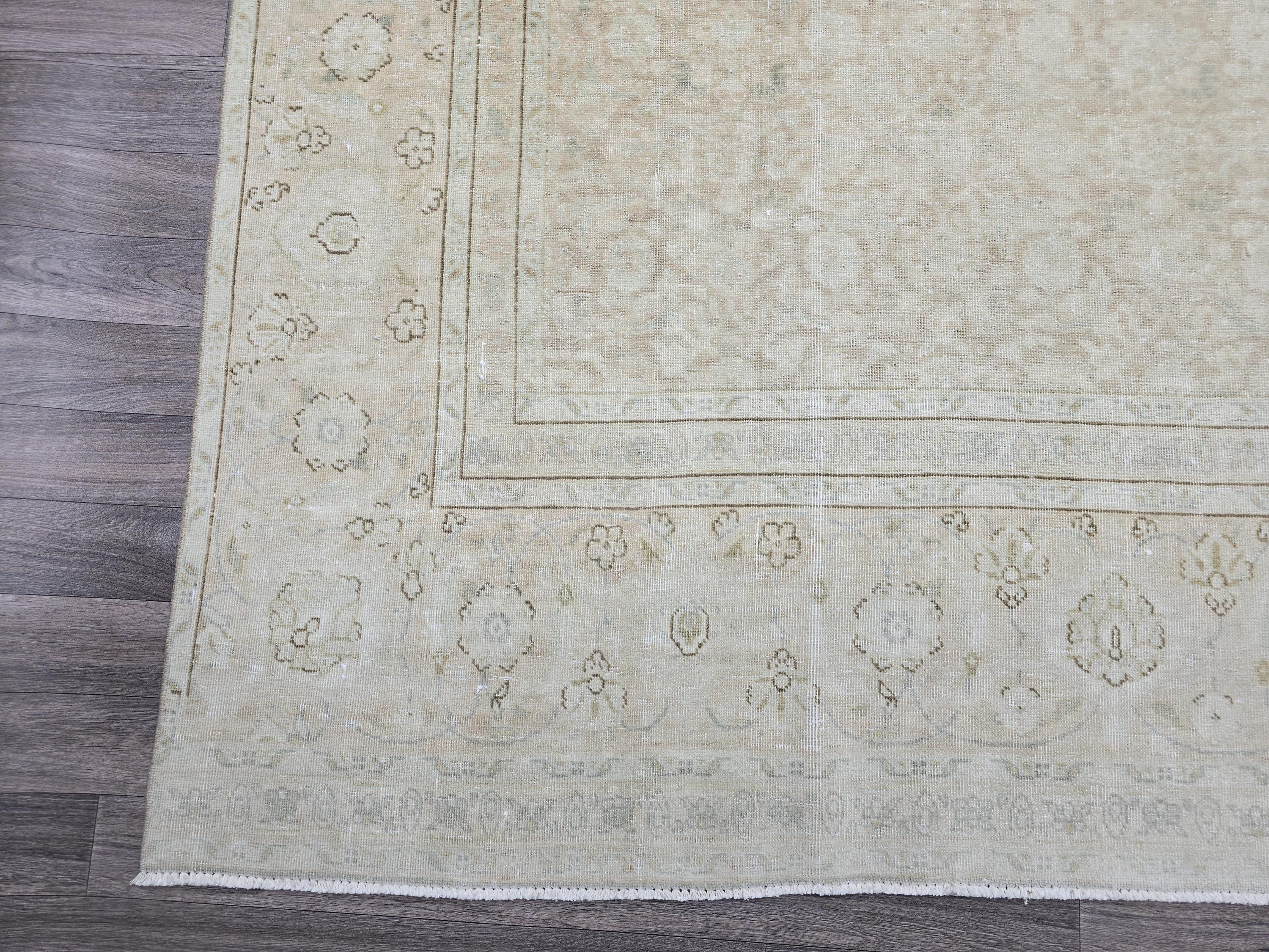 Large Cream Beige Oushak Rug: Vintage Style Turkish Carpet (8.90x12.90 ft)