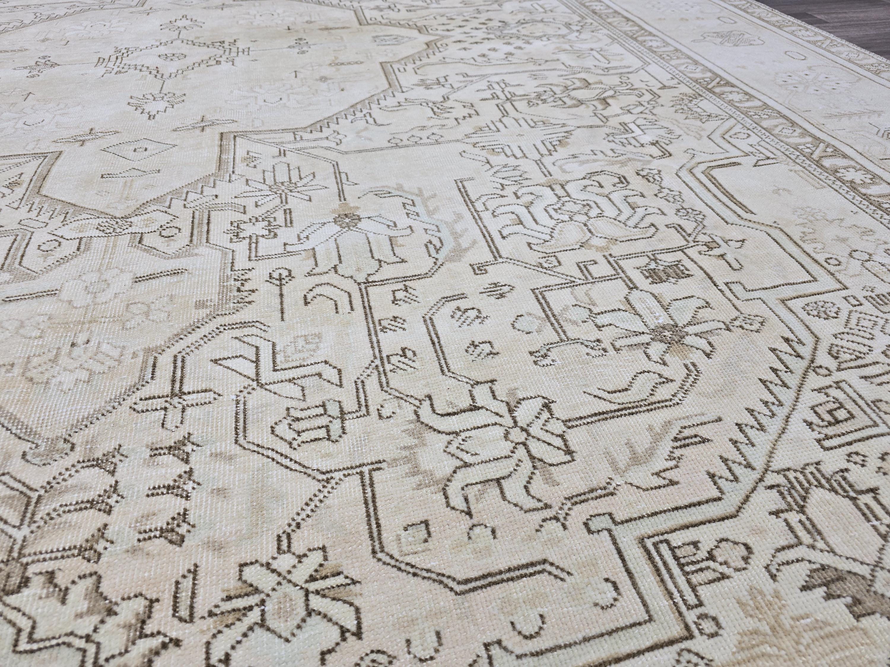 Large Vintage Turkish Oushak Rug: Handwoven Wool, Beige Geometric Medallion (9.7 x 12.25 ft)