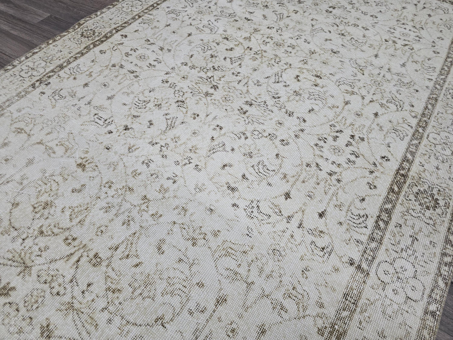 Vintage Turkish Wool Rug: 5.6x9.3 ft, Beige Anatolian Oushak Carpet