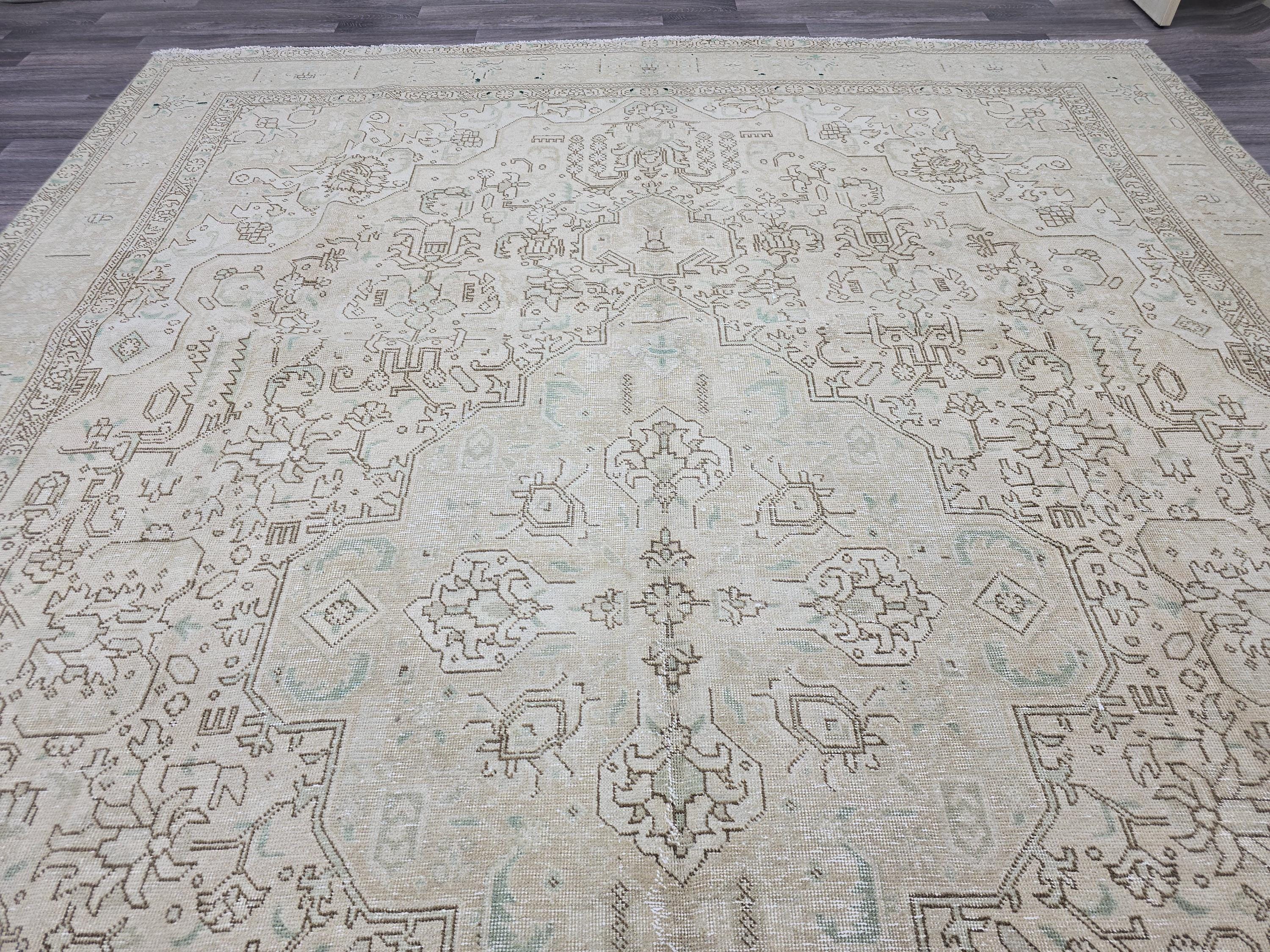 Large Neutral Turkish Wool Rug: Hand-Knotted Vintage Heriz (9.35x12.60 ft)