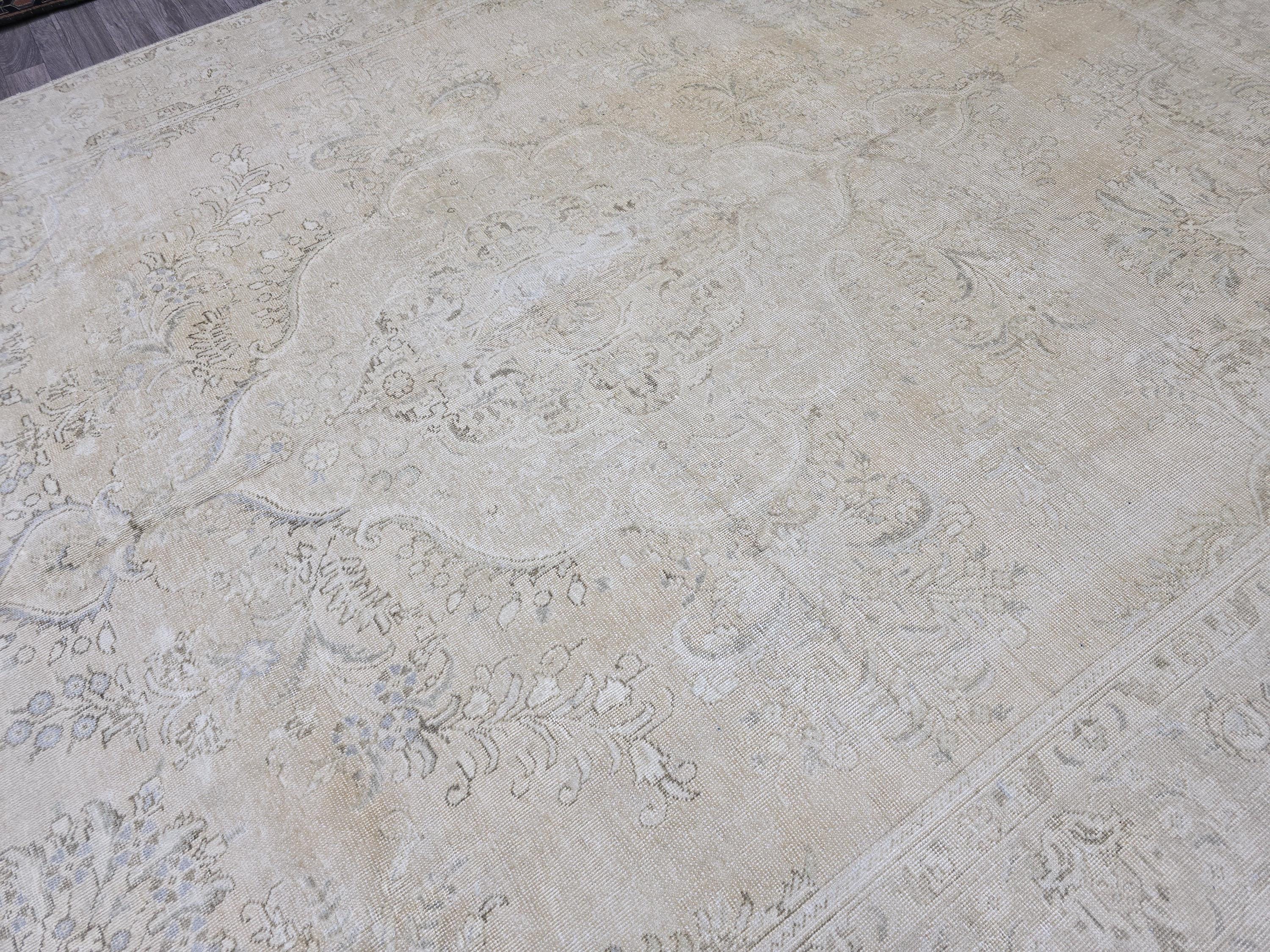 Antique Ivory Persian Rug 9x13: Handwoven Wool Floral Carpet