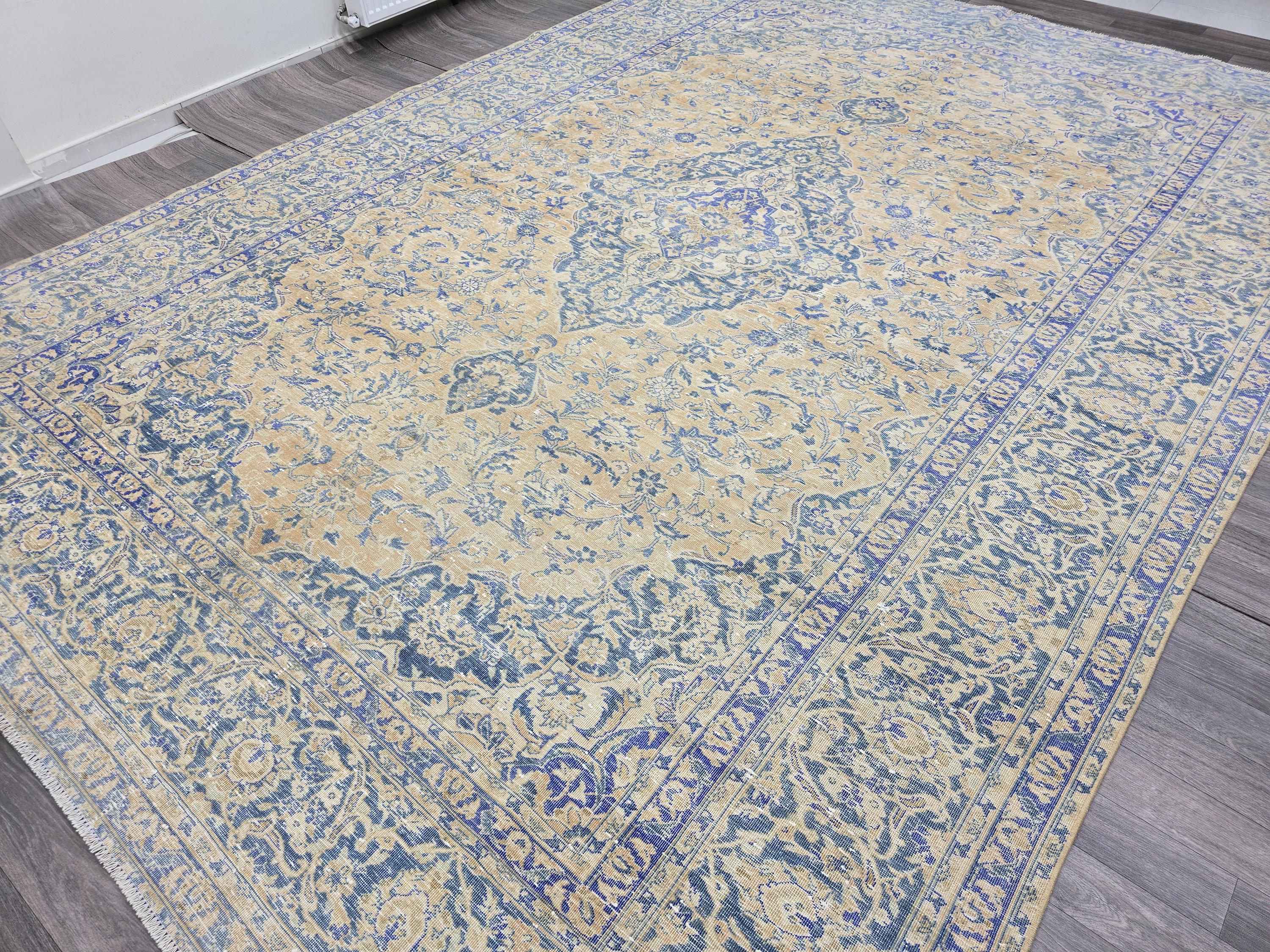 Vintage Handwoven Persian Keshan Rug: Cream & Blue Wool Carpet (9.2x12.9 ft)