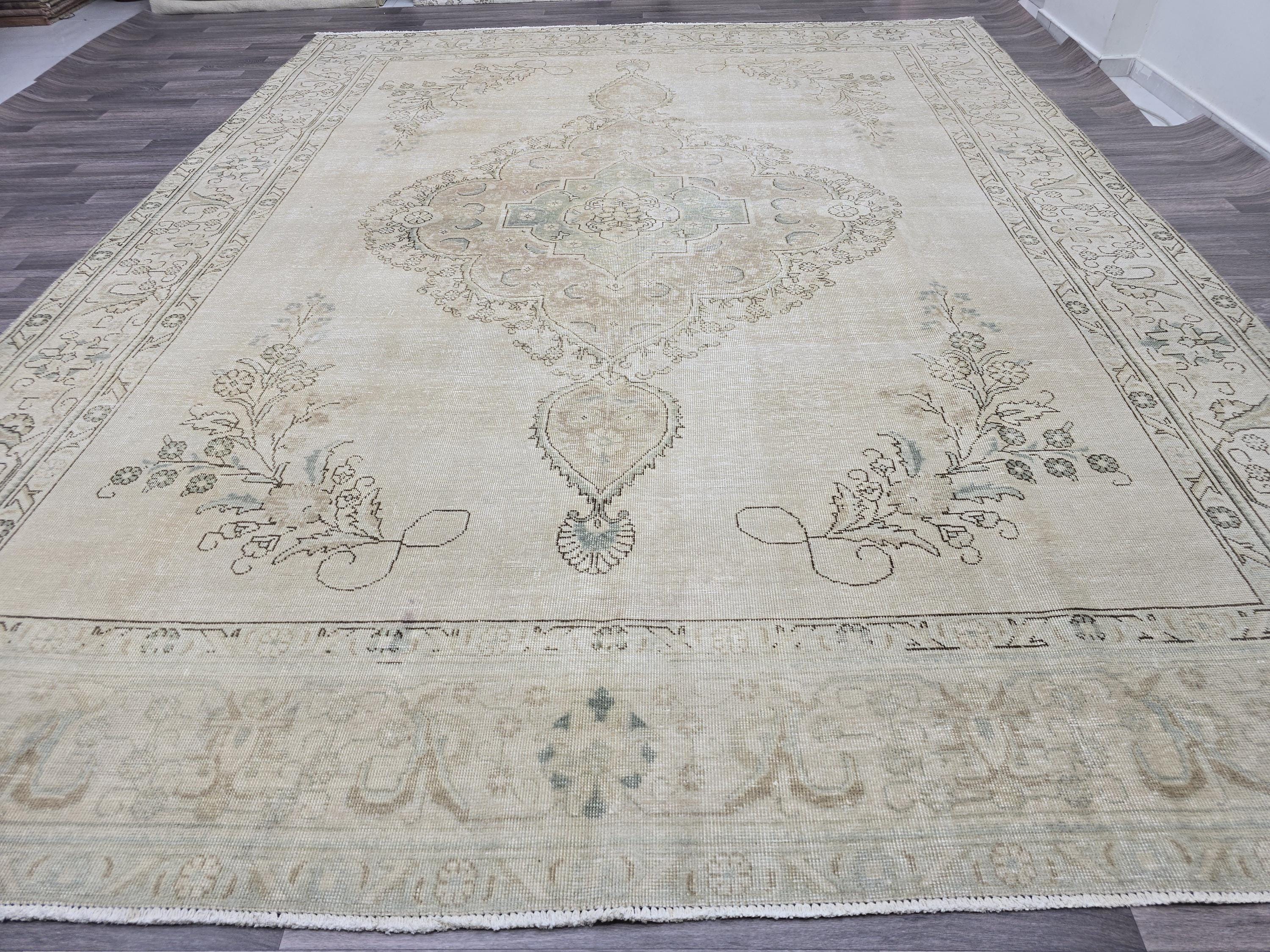 Oversize Oushak Rug (9.5x12.5 ft): Vintage Turkish Wool Medallion Rug