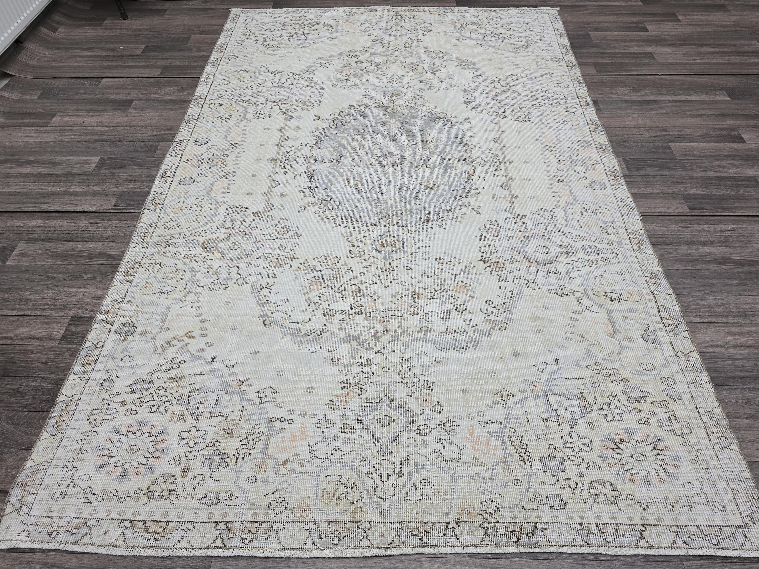 Vintage Cream Oushak Rug 5x9: Muted Persian Style Wool Carpet