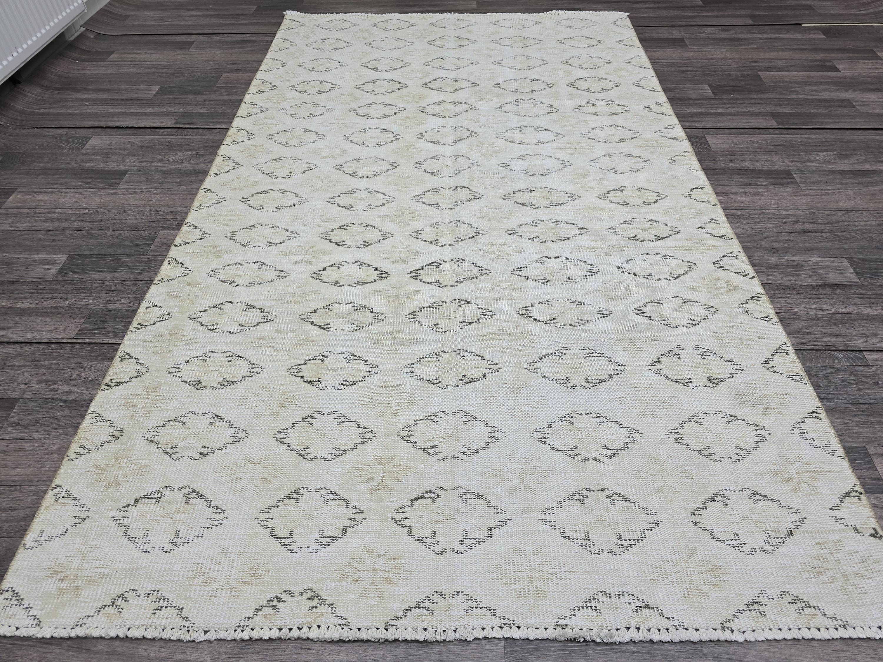 Vintage Oushak Rug 5x8: Cream Wool Diamond Pattern Turkish Carpet