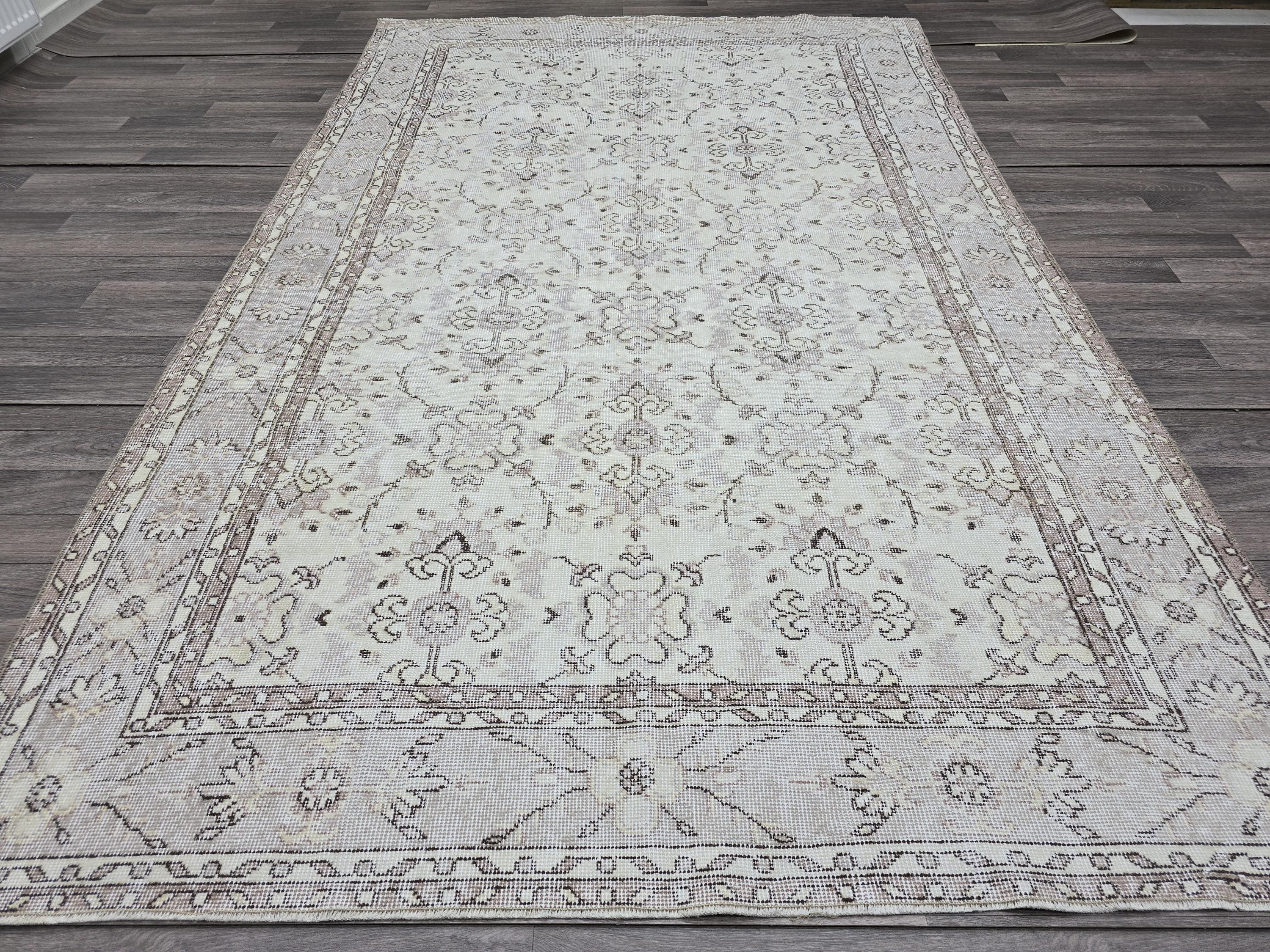 6x9 Vintage Turkish Oushak Rug: Hand-Knotted Wool Cream Floral Carpet