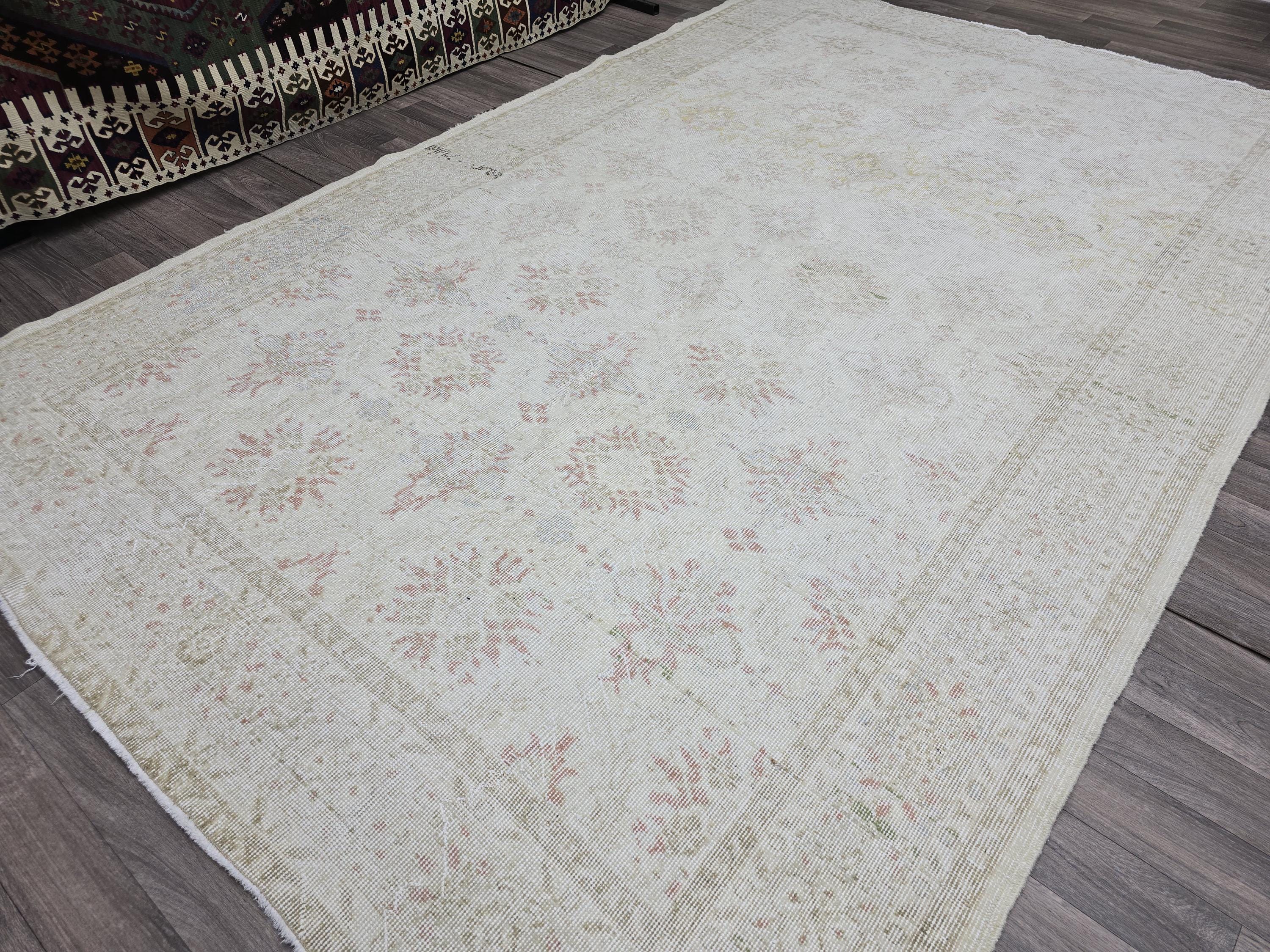 Large Vintage Oushak Rug: Hand-Knotted Wool, Floral Design (6.45x10.15 ft)
