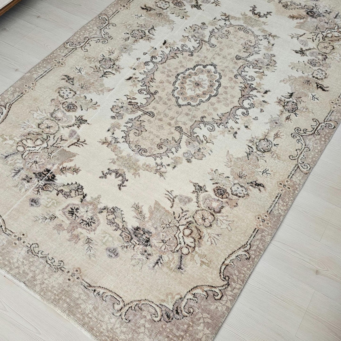 Vintage Turkish Wool Rug 5x8: Beige Floral Oushak Accent Carpet