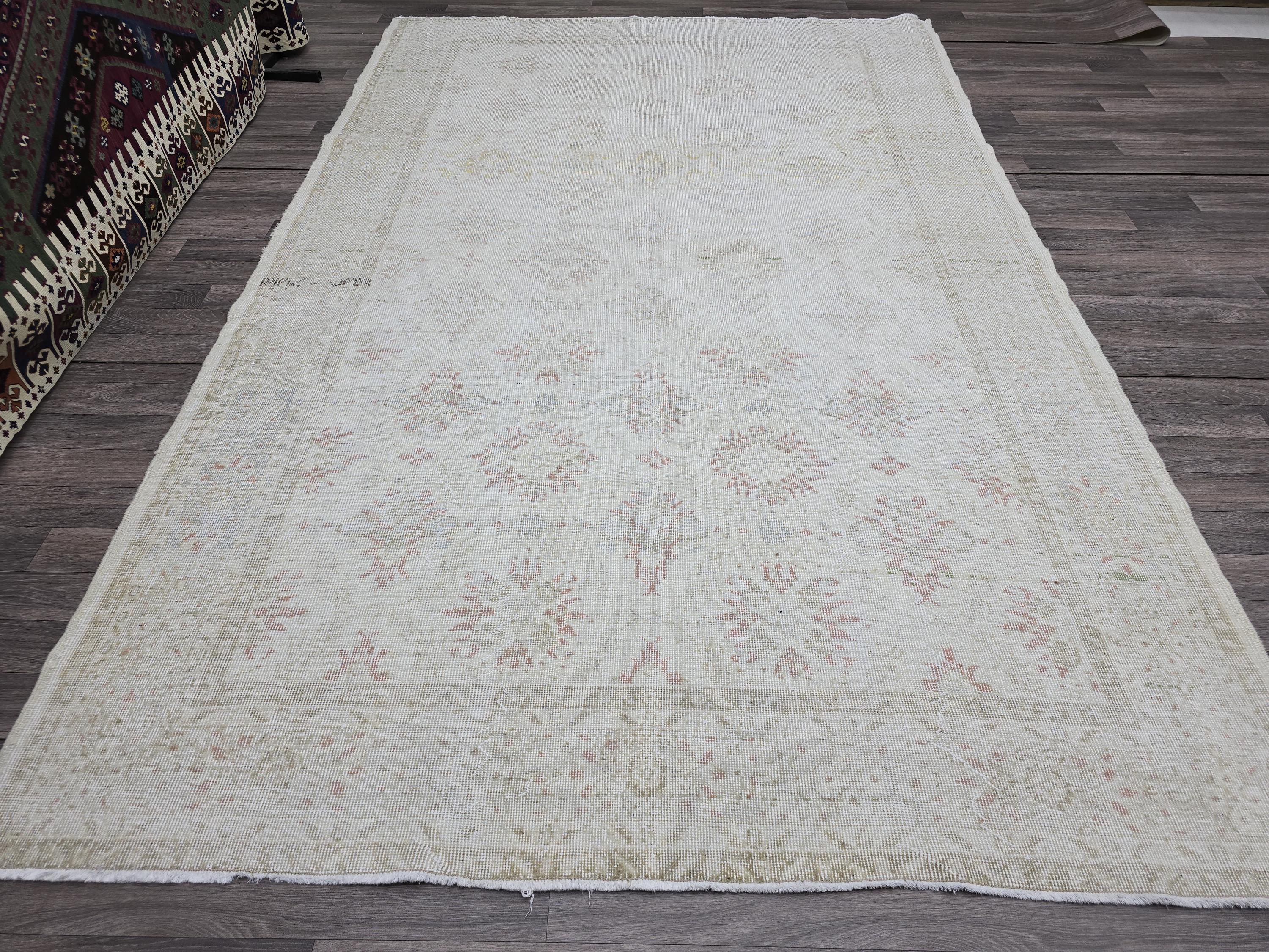 Large Vintage Oushak Rug: Hand-Knotted Wool, Floral Design (6.45x10.15 ft)