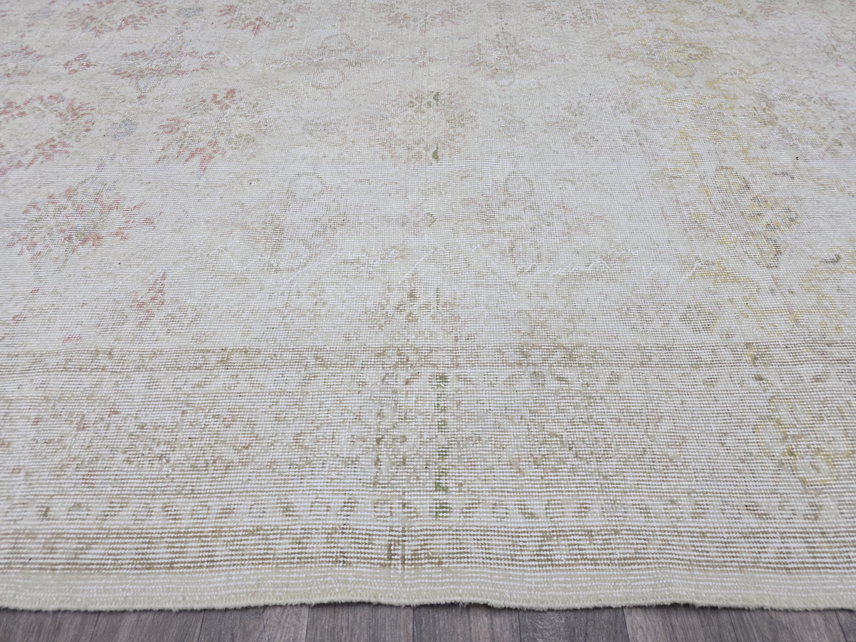 Large Vintage Oushak Rug: Hand-Knotted Wool, Floral Design (6.45x10.15 ft)