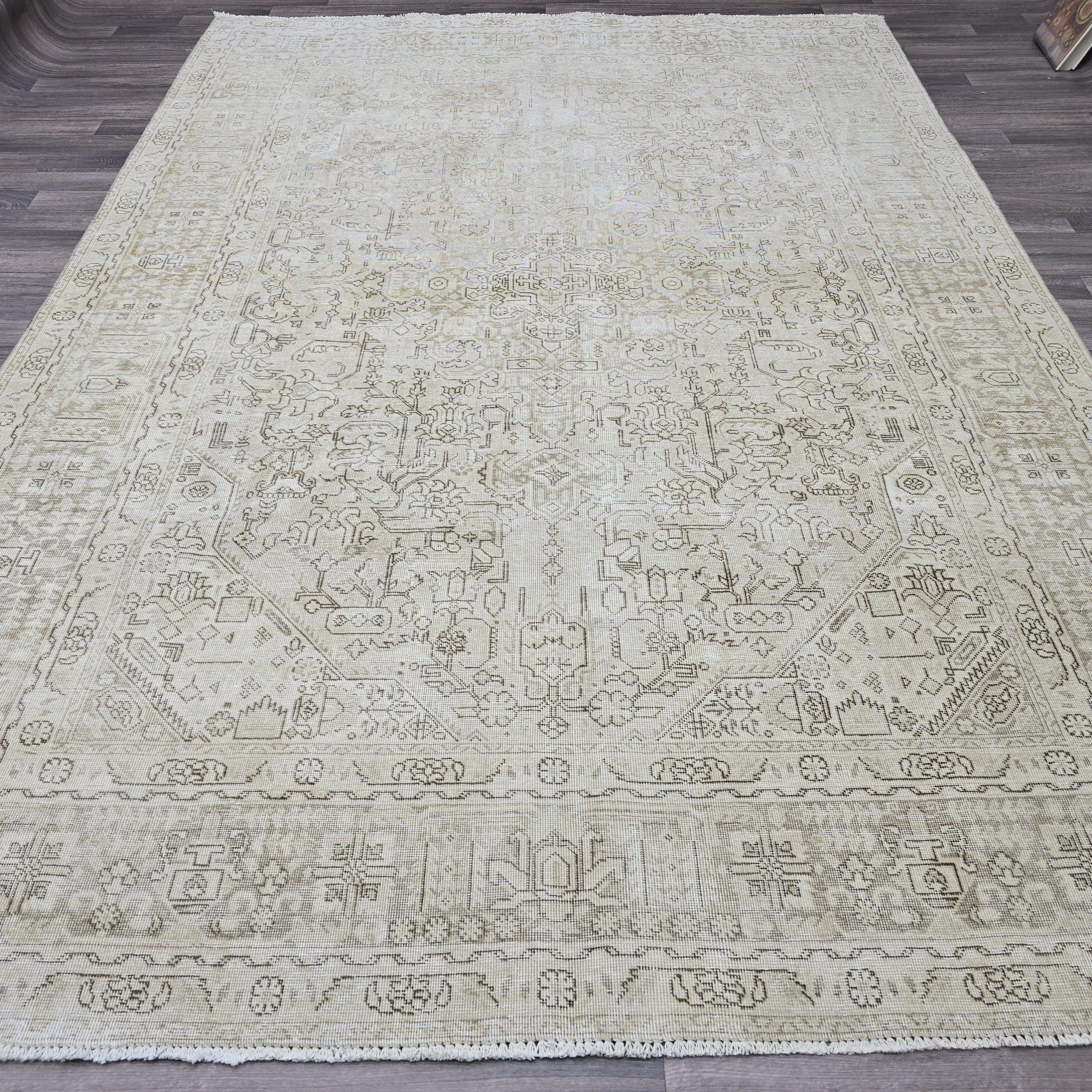 8x11 feet Heriz Design Area Rug/ Neutral Bohemian Turkish Area Rug/ Neutral Hand Knotted Wool Medium Size Rug/ Muted Oushak Rug for Bedroom