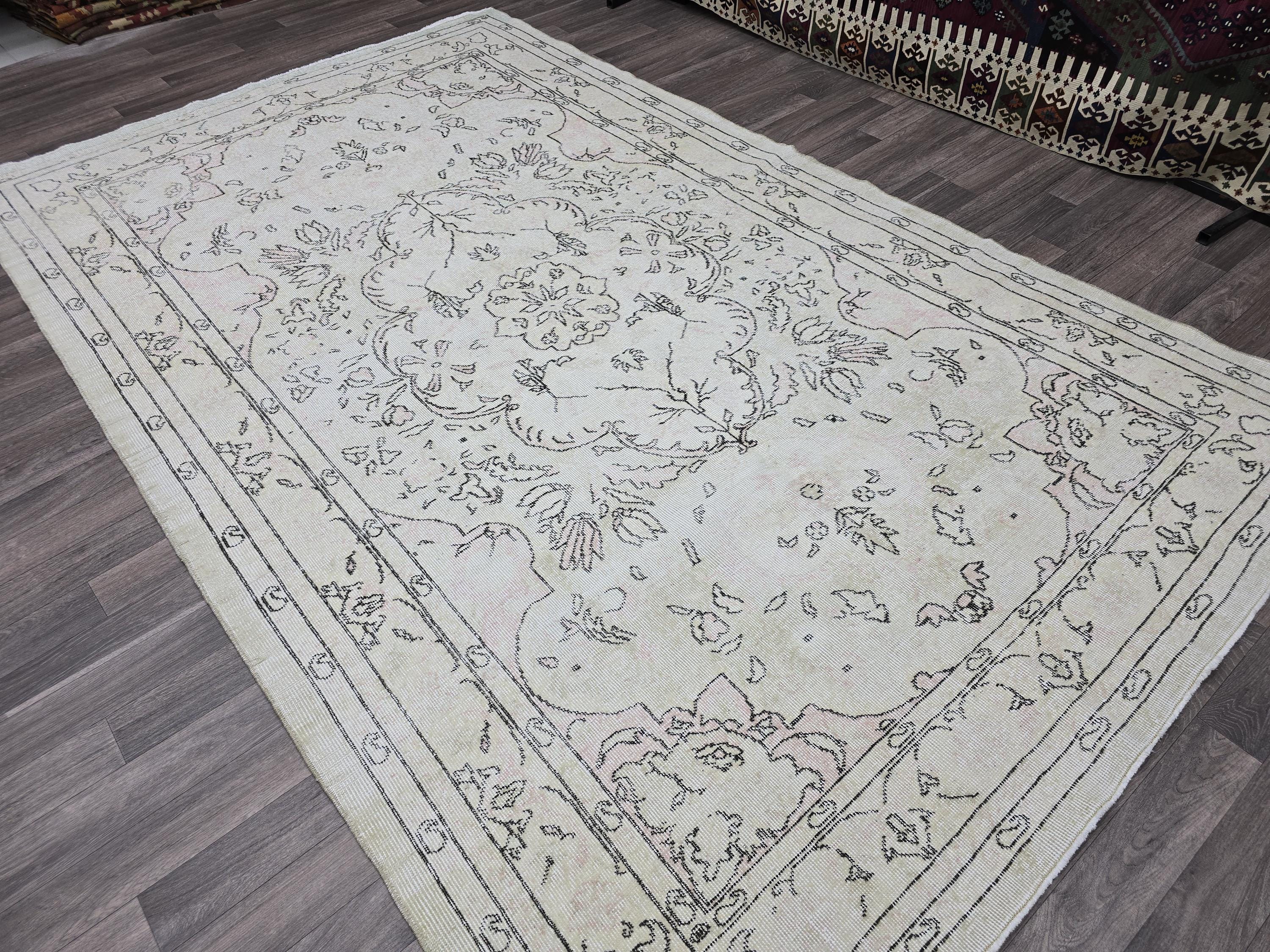 Handwoven Vintage Area Rug (5.70x9.80 ft): Bohemian Home Decor