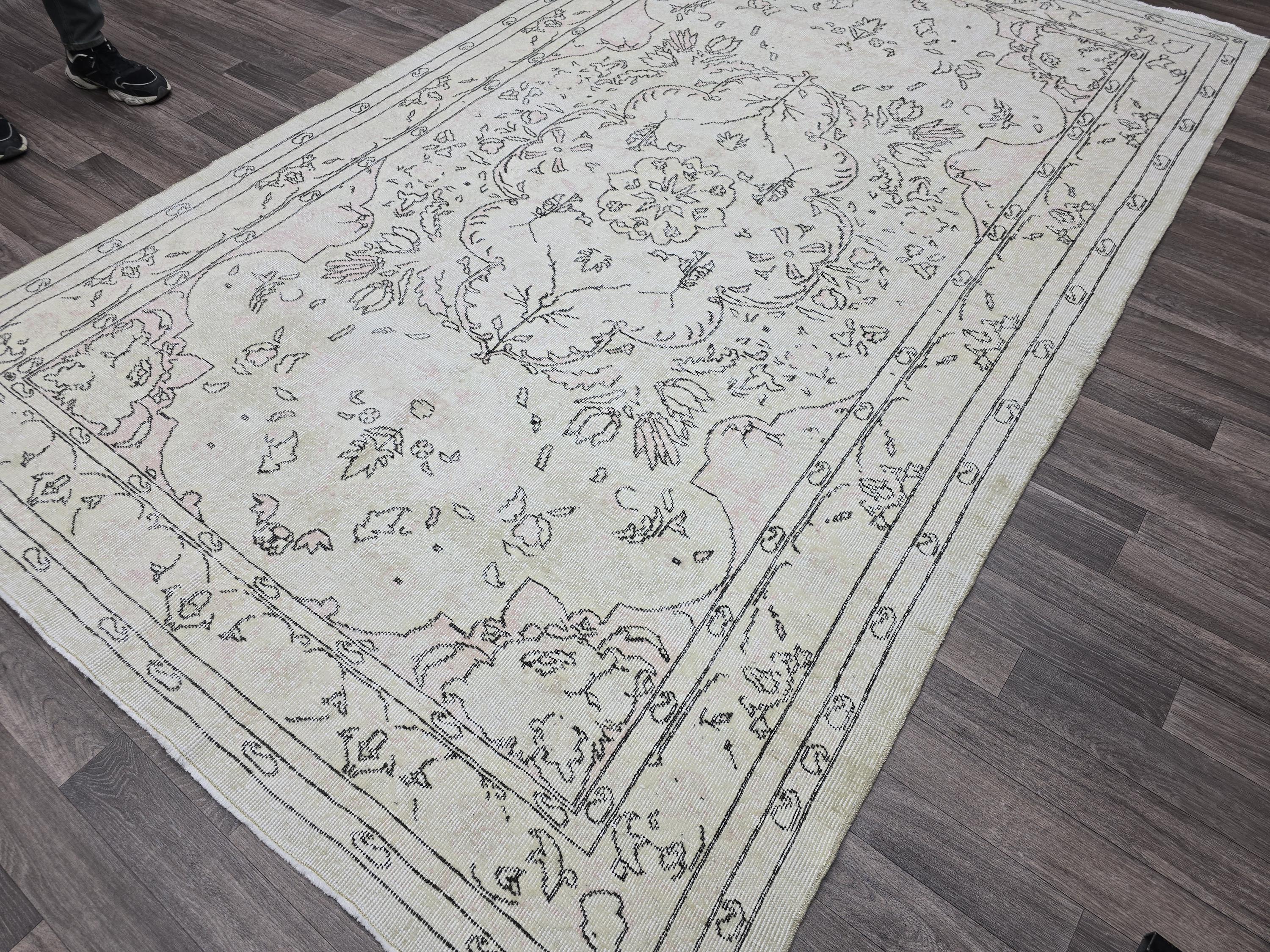 Handwoven Vintage Area Rug (5.70x9.80 ft): Bohemian Home Decor