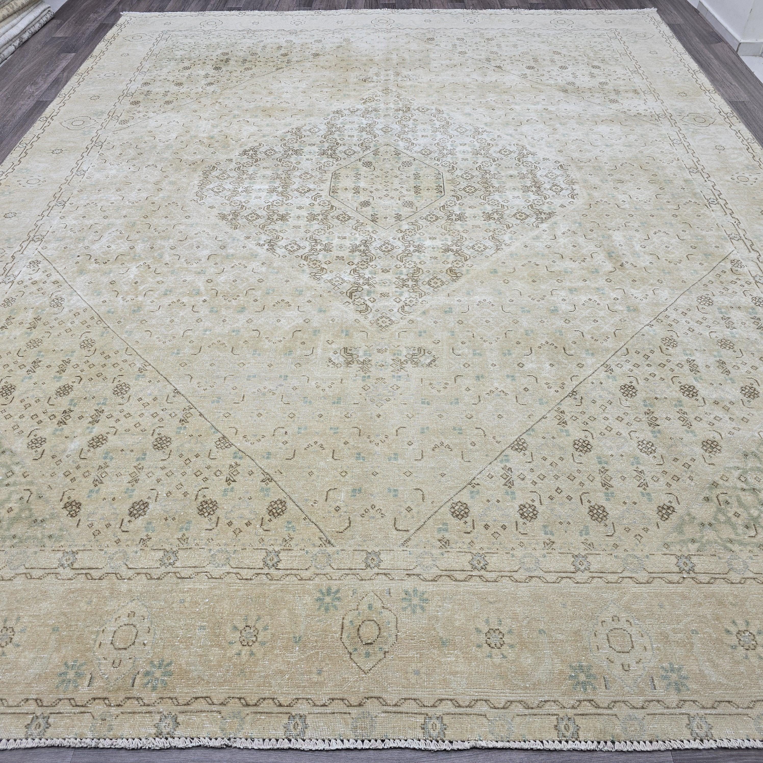 Oversize Neutral Oushak Rug: Hand-Knotted Wool Vintage Carpet (9.70x12.50 ft)