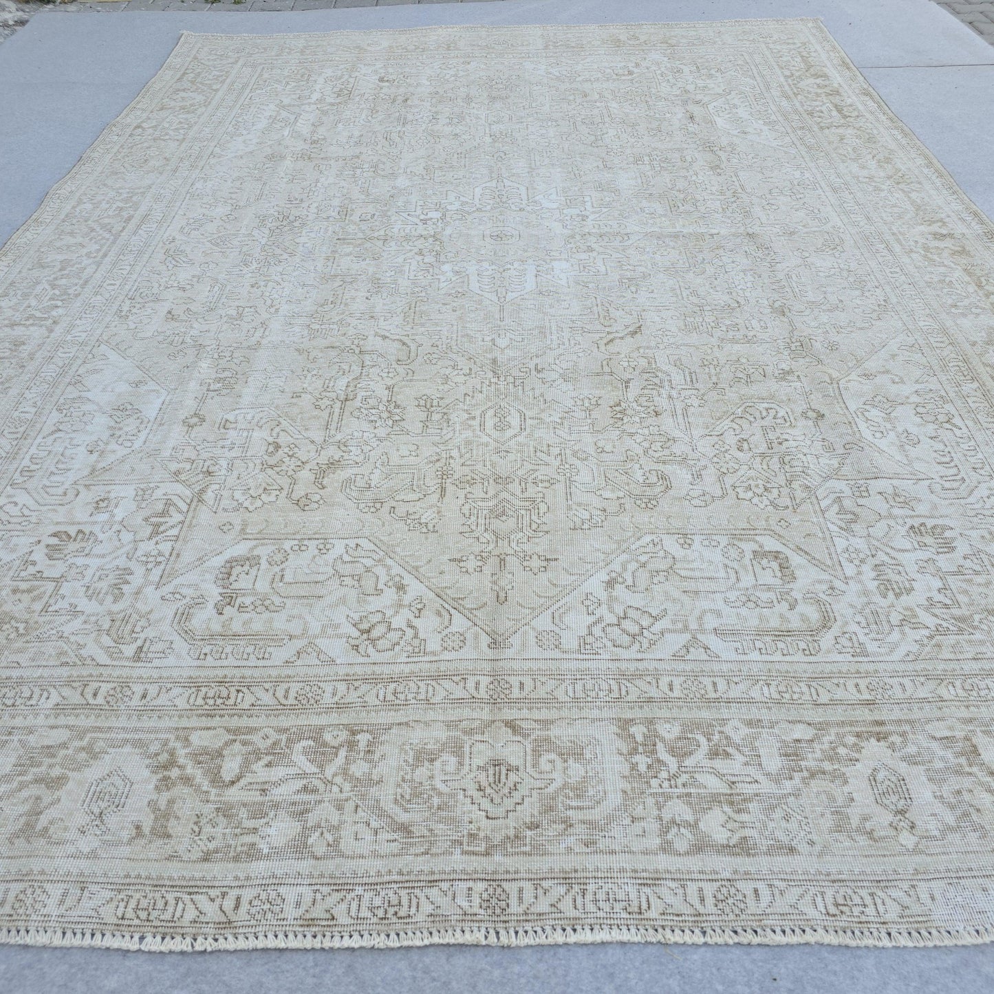 Oversize Neutral Turkish Rug 9x12: Vintage Oushak, Beige Cream Wool