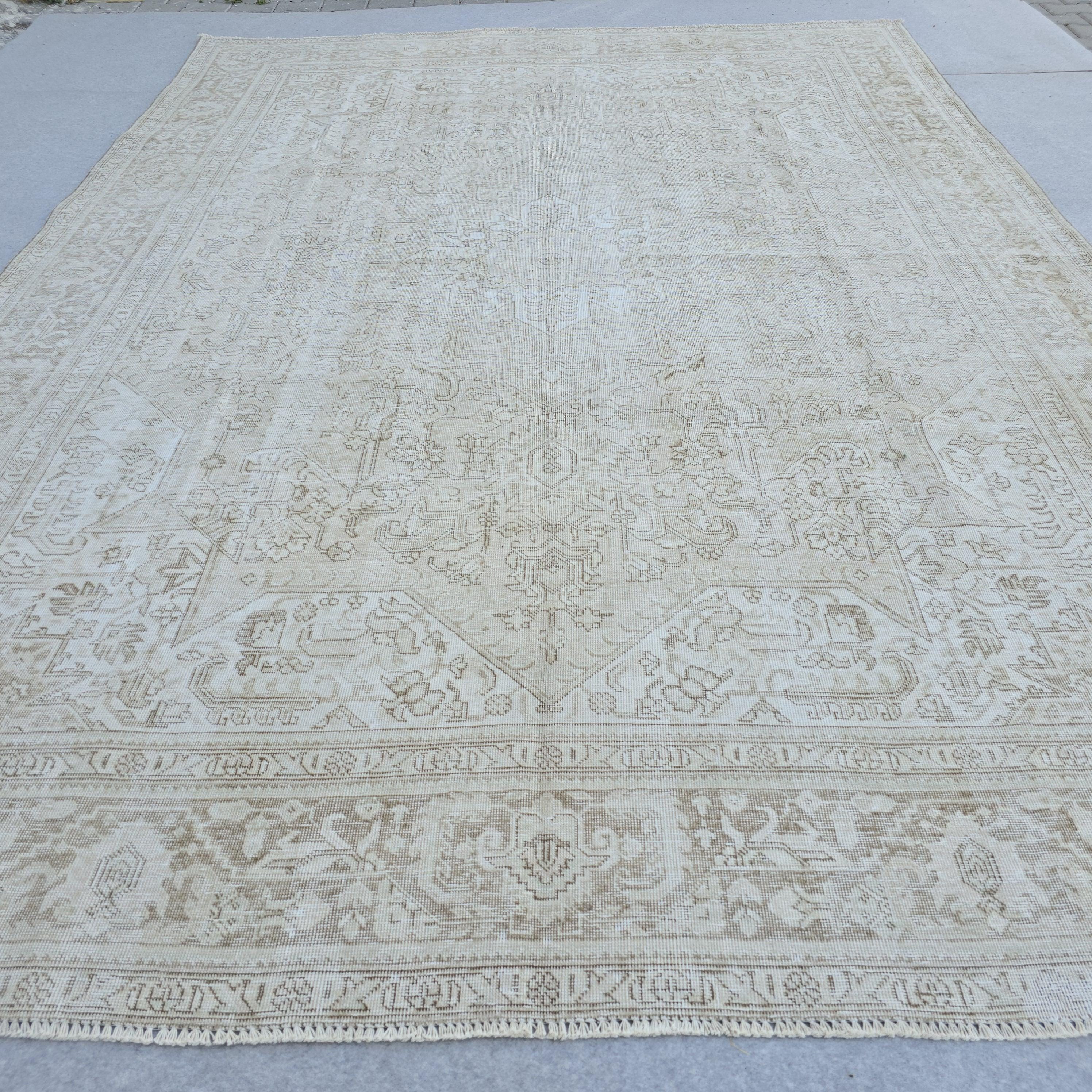 Oversize Neutral Turkish Rug 9x12: Vintage Oushak, Beige Cream Wool