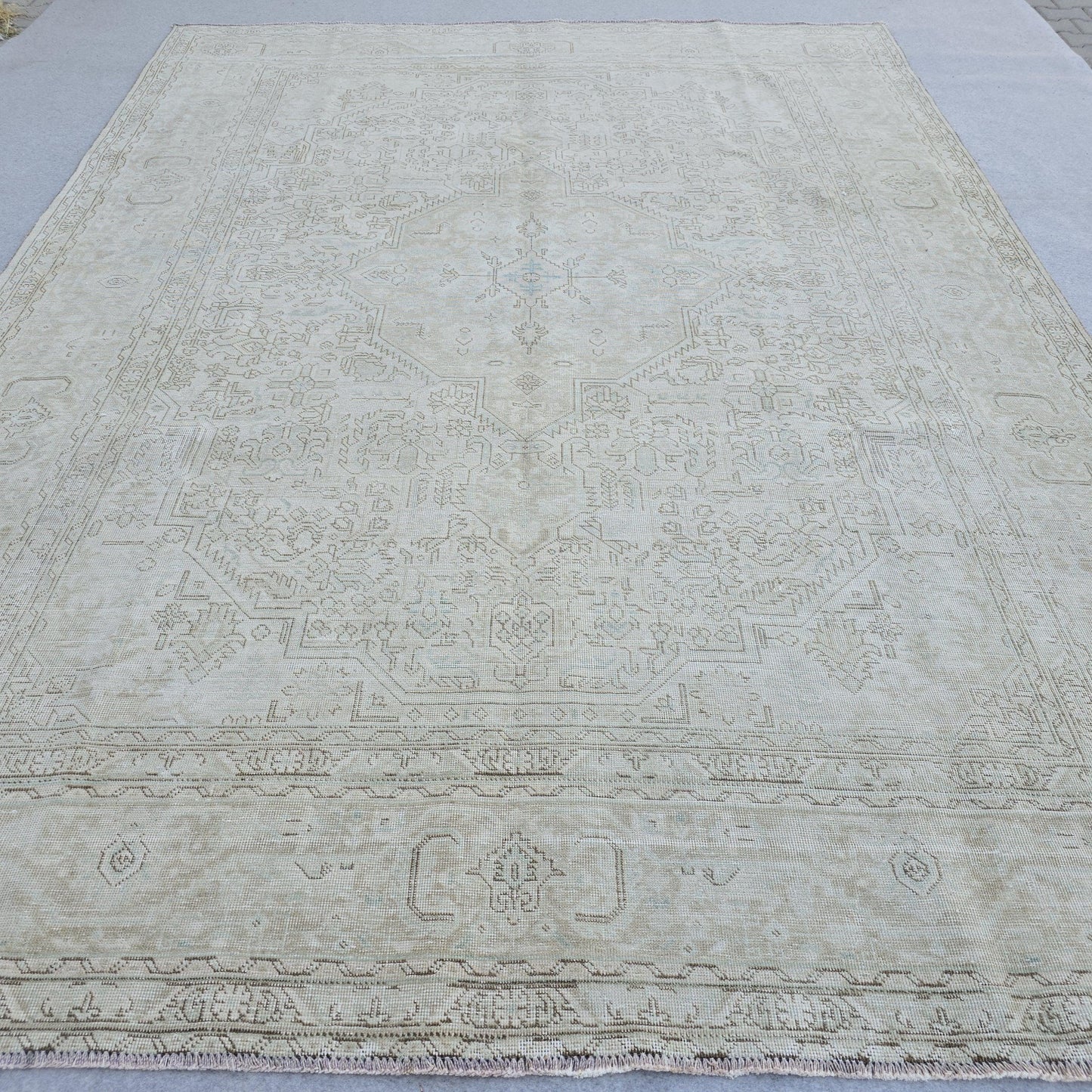 Handmade Wool Oushak Rug 9x12: Extra Large Neutral Oriental Area Rug