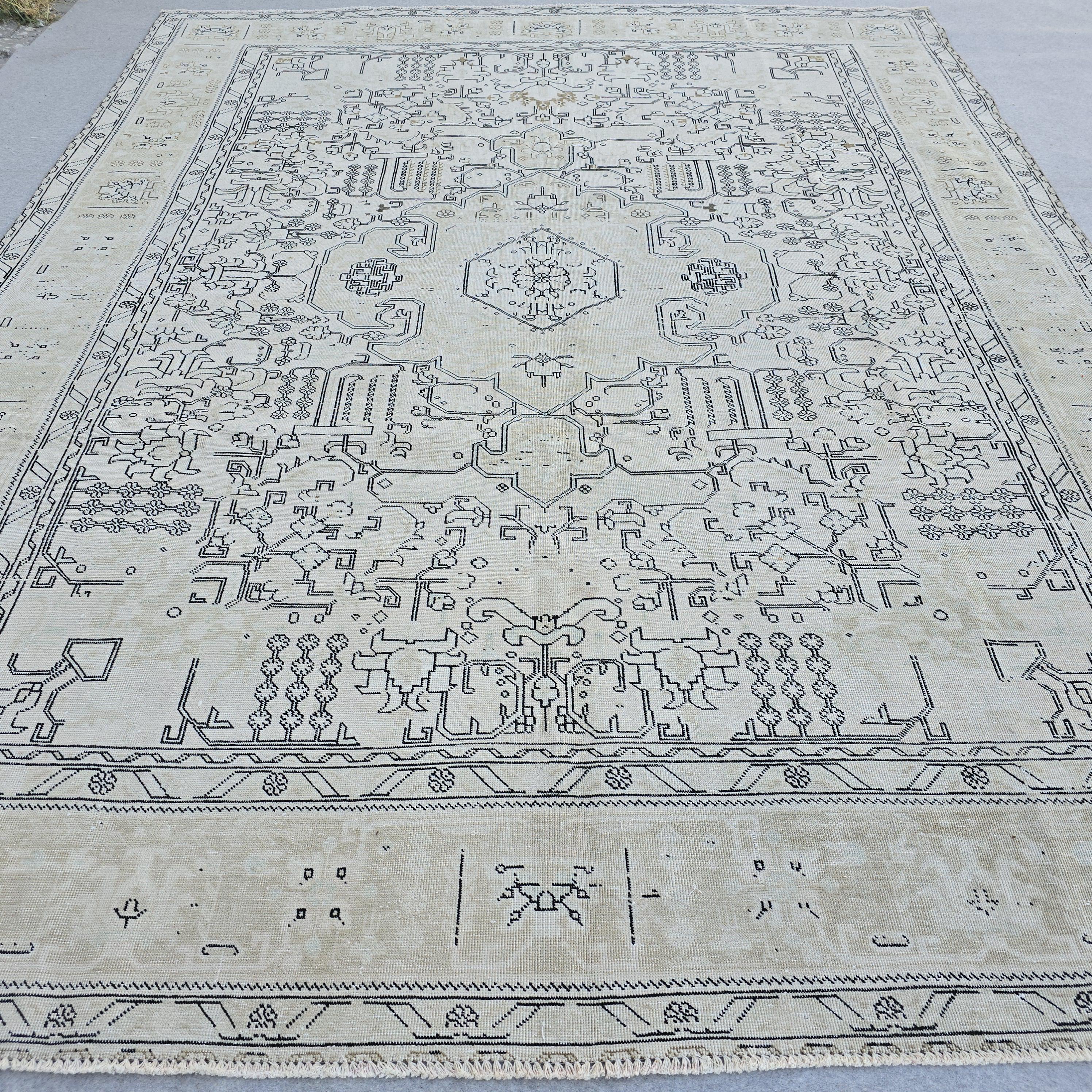 Oversized Neutral Oushak Rug 10x12: Vintage Persian Style
