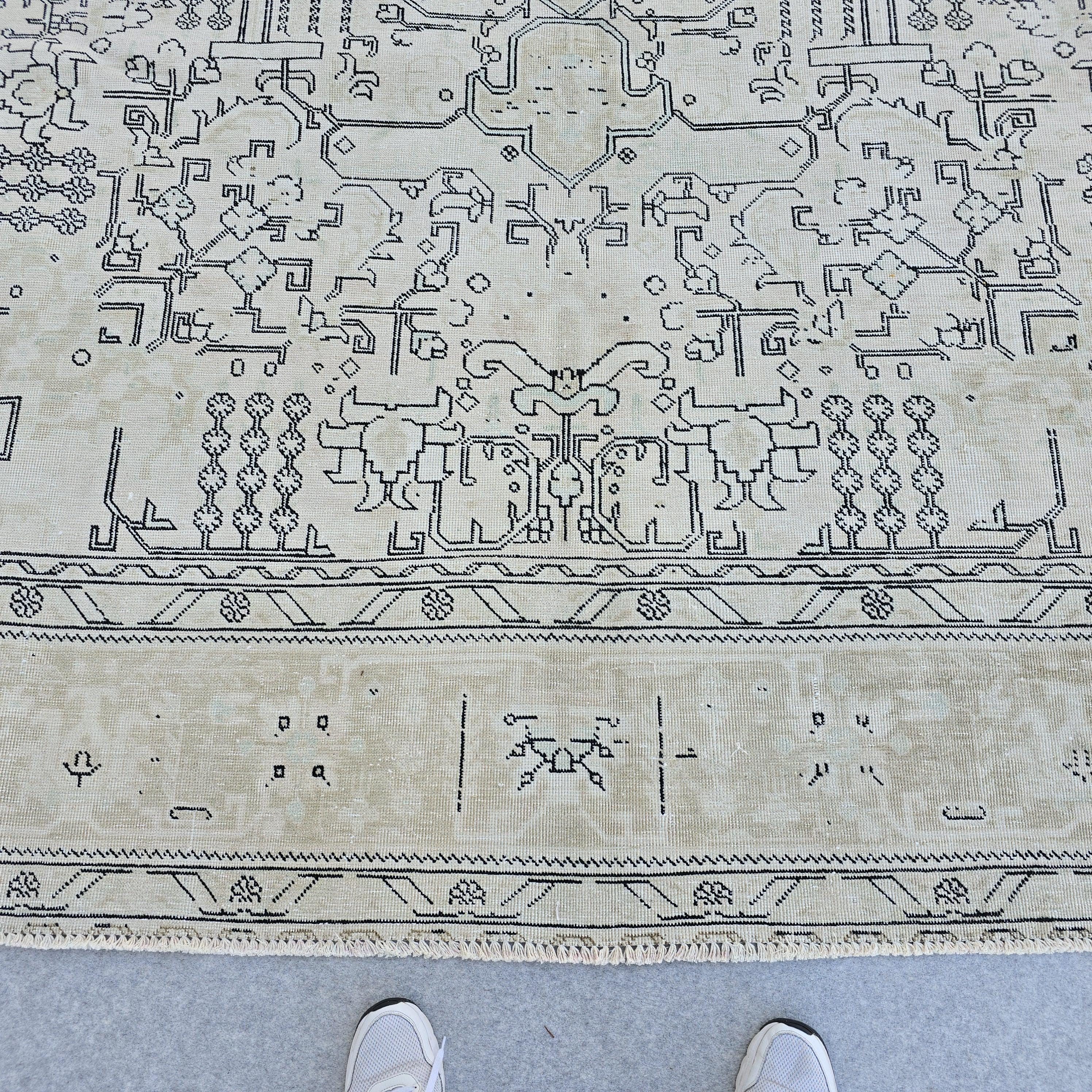 Oversized Neutral Oushak Rug 10x12: Vintage Persian Style