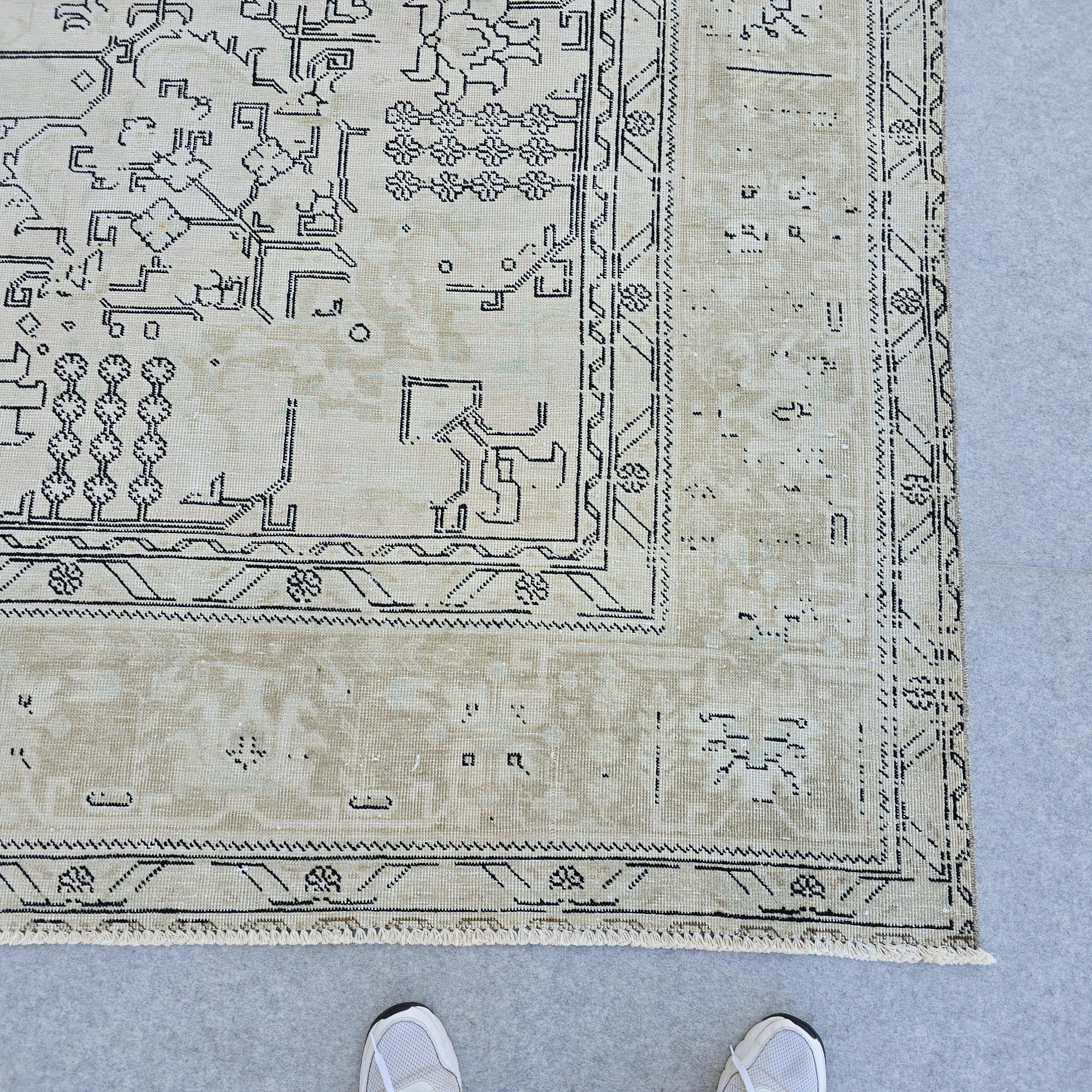 Oversized Neutral Oushak Rug 10x12: Vintage Persian Style