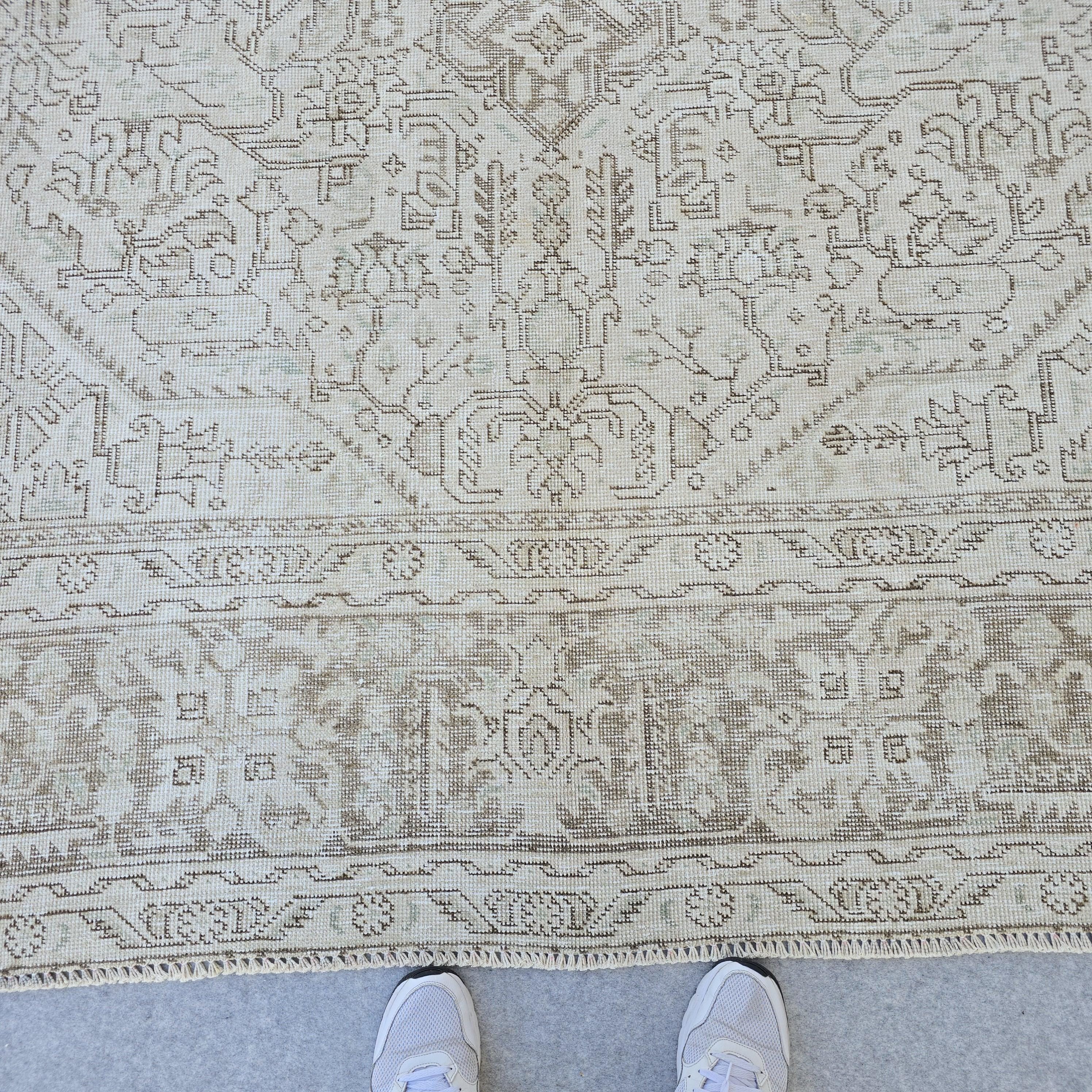 Vintage Oushak Rug 9x12: Neutral Beige Cream Wool Living Room Decor