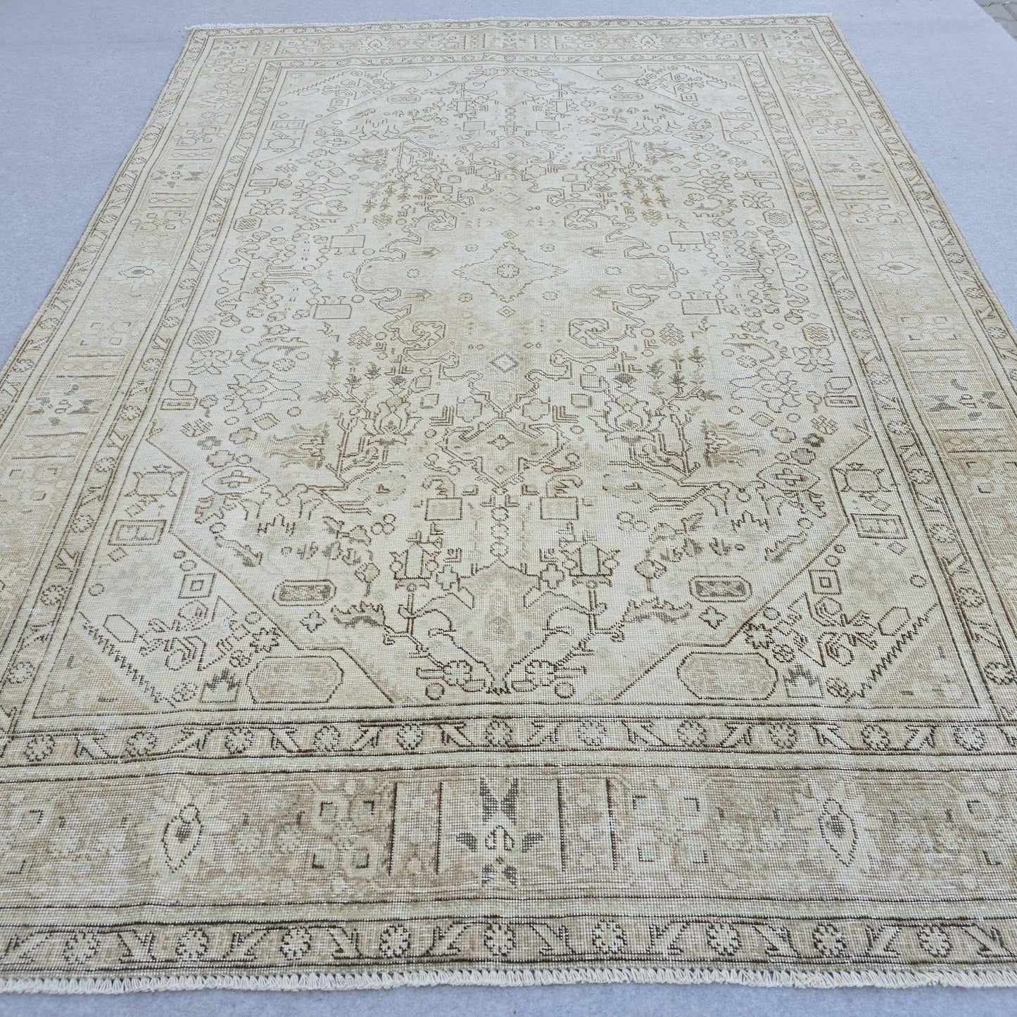 Large Neutral Oushak Rug: 8x11 ft Hand-Knotted Wool & Cotton Vintage Turkish Carpet