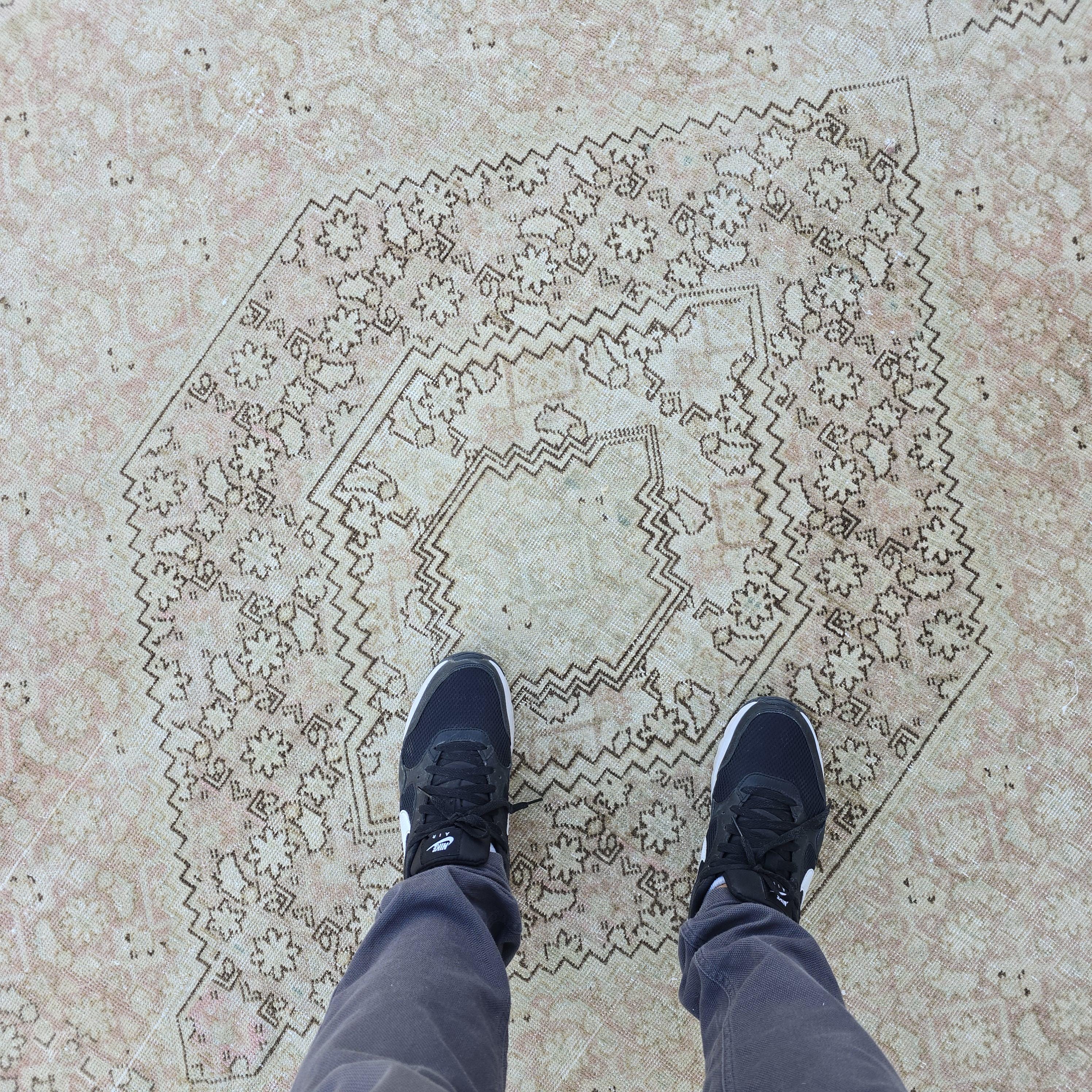 Hand-Knotted Oushak Rug: 7.8 x 10.6 ft Vintage Turkish Wool Medallion Carpet