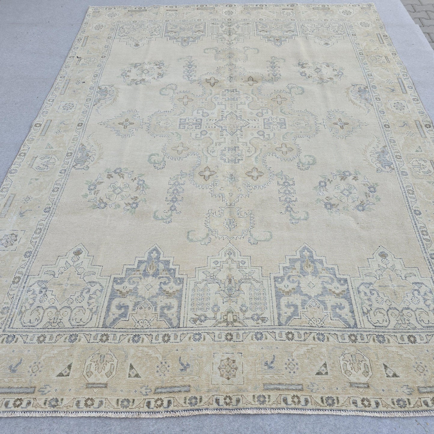 9x12 Vintage Turkish Wool Rug: Hand-Knotted Persian Design