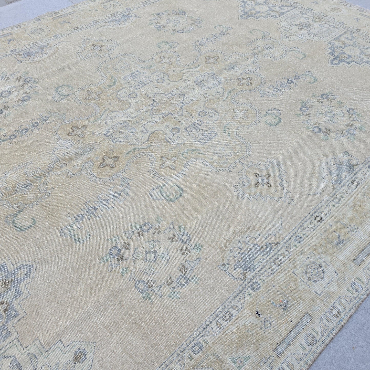 9x12 Vintage Turkish Wool Rug: Hand-Knotted Persian Design