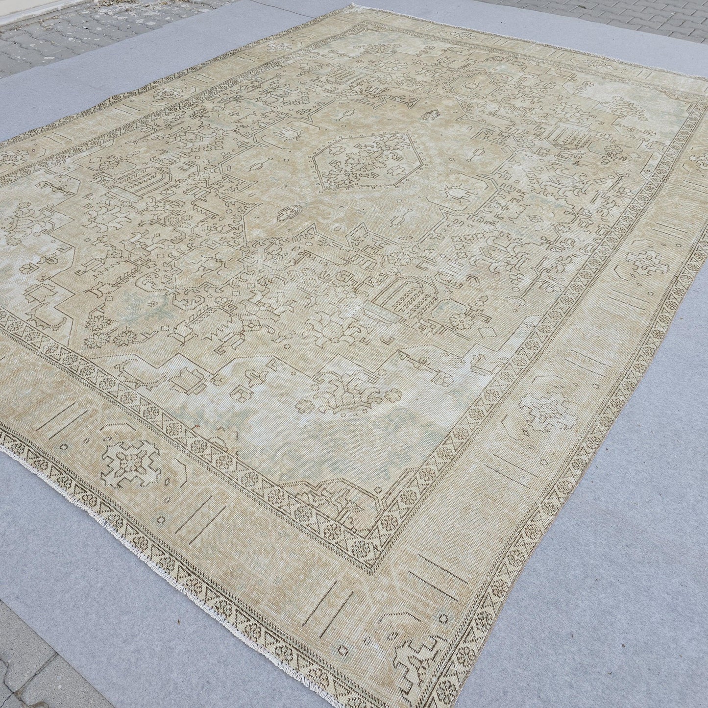 9x12 Beige Turkish Oushak Rug: Handwoven Vintage Wool Carpet