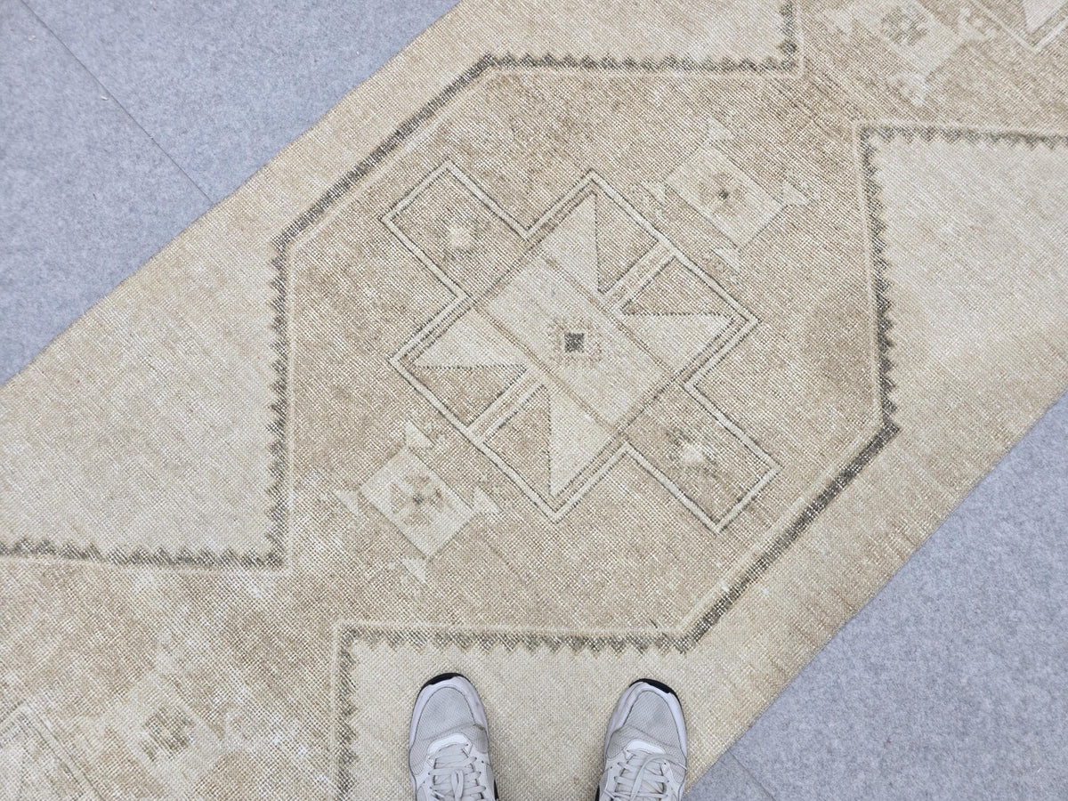 Vintage Rug 3.5x12 Runner, Turkish Wool Rug for Bedroom, Linen Beige Hexagon Medallion Carpet, Faded Runner Rug, Boho Decor