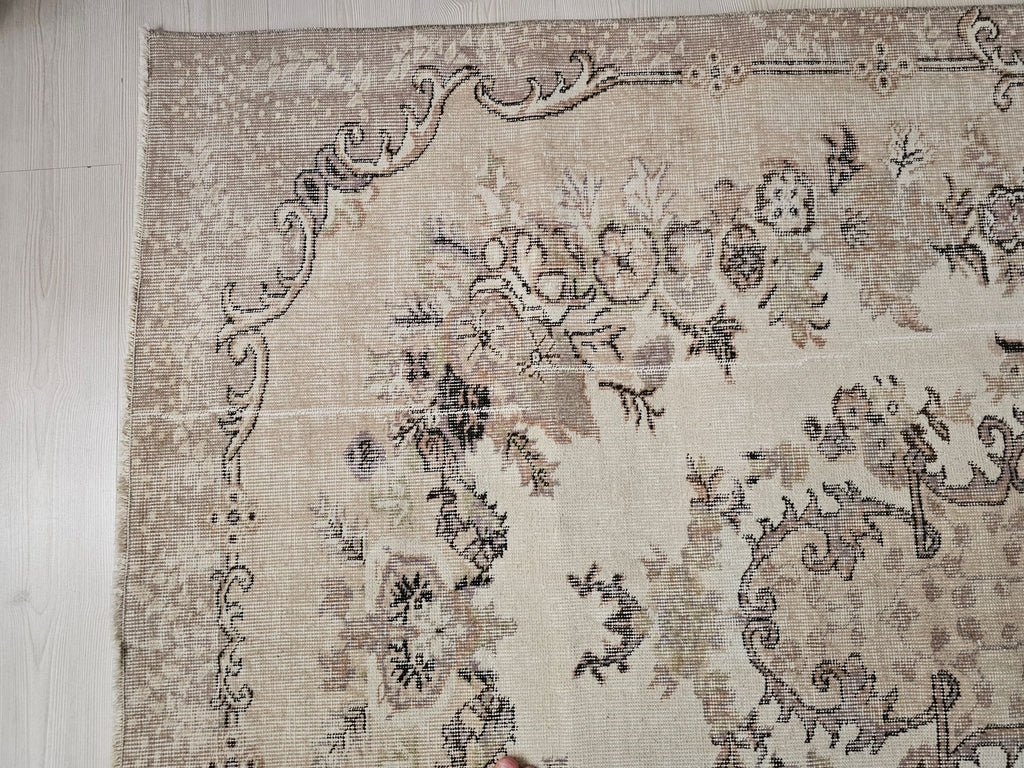 Vintage Turkish Wool Rug 5x8: Beige Floral Oushak Accent Carpet