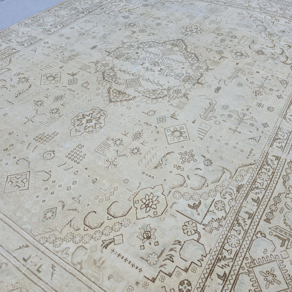 Large Neutral Oushak Rug 9x12: Vintage Turkish Wool Carpet