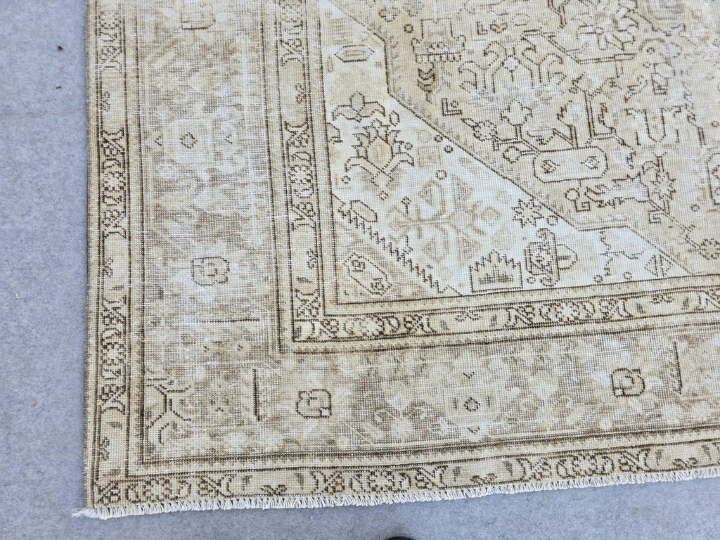 Vintage Rug 8x10, Hand Knotted Turkish Wool Area Rug, Faded Sand Beige Medallion Carpet, Muted Earthy Rug for Living Room, Bedroom, Office