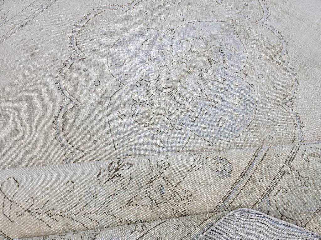 Vintage Handwoven Wool Turkish Rug 9x12: Cream Floral Medallion