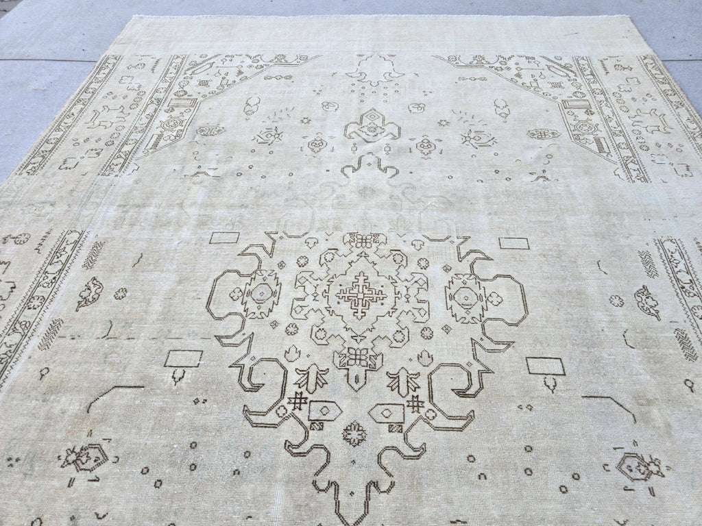 Turkish Rug 8x11, Faded Vintage Rug, Distressed Neutral Rug, Hand Knotted Wool Carpet, Cream Area Rug, Boho Bedroom Rug - Faded Wool Rug