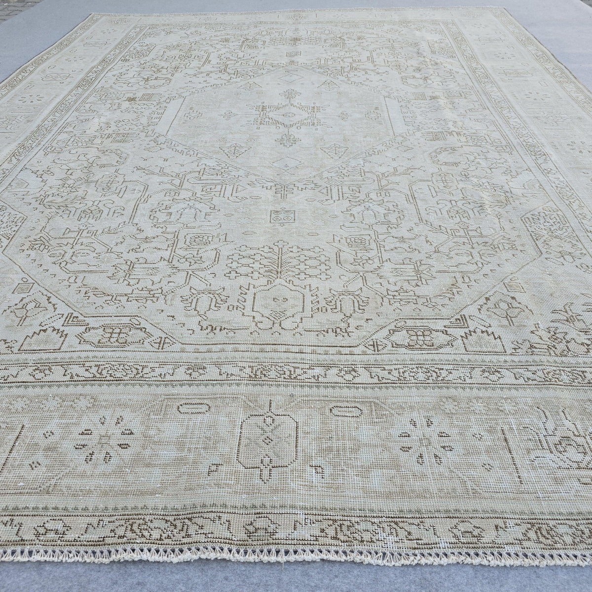Oversized Oushak Rug: 10x13 Vintage Neutral Hand-Knotted Wool Carpet