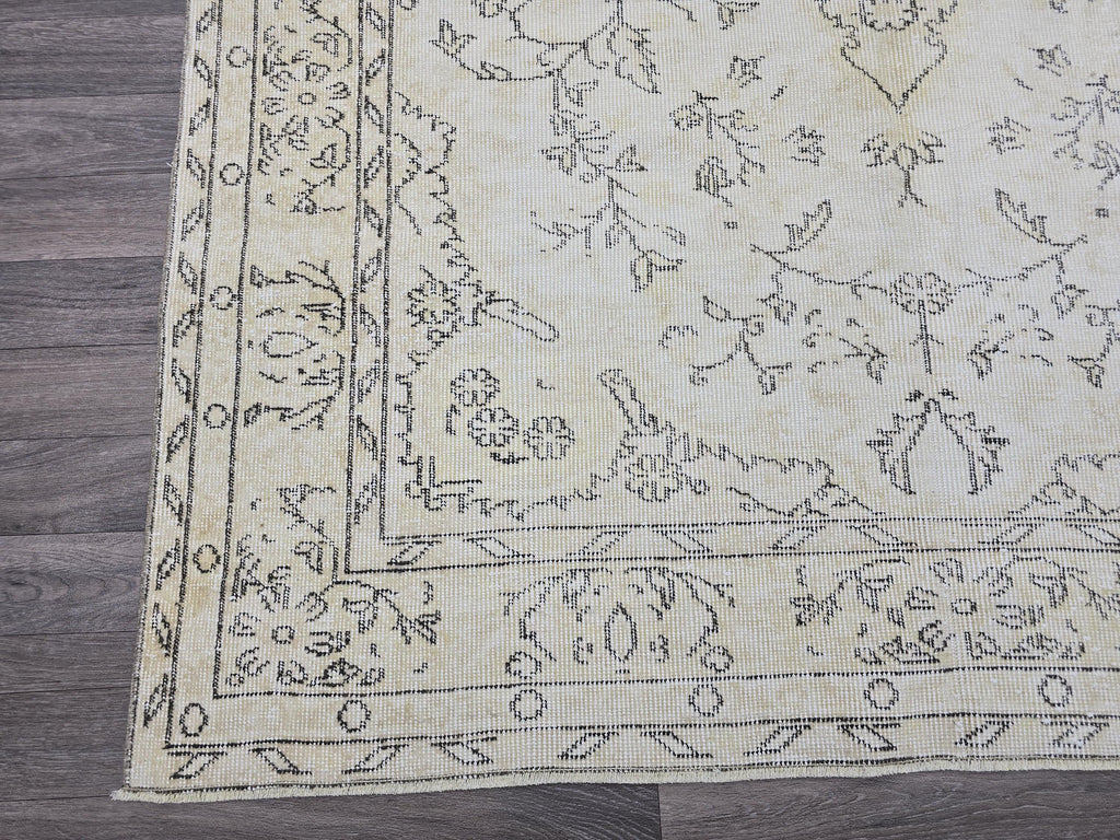 Vintage Turkish Oushak Rug: 5x9 Cream Floral Wool Carpet