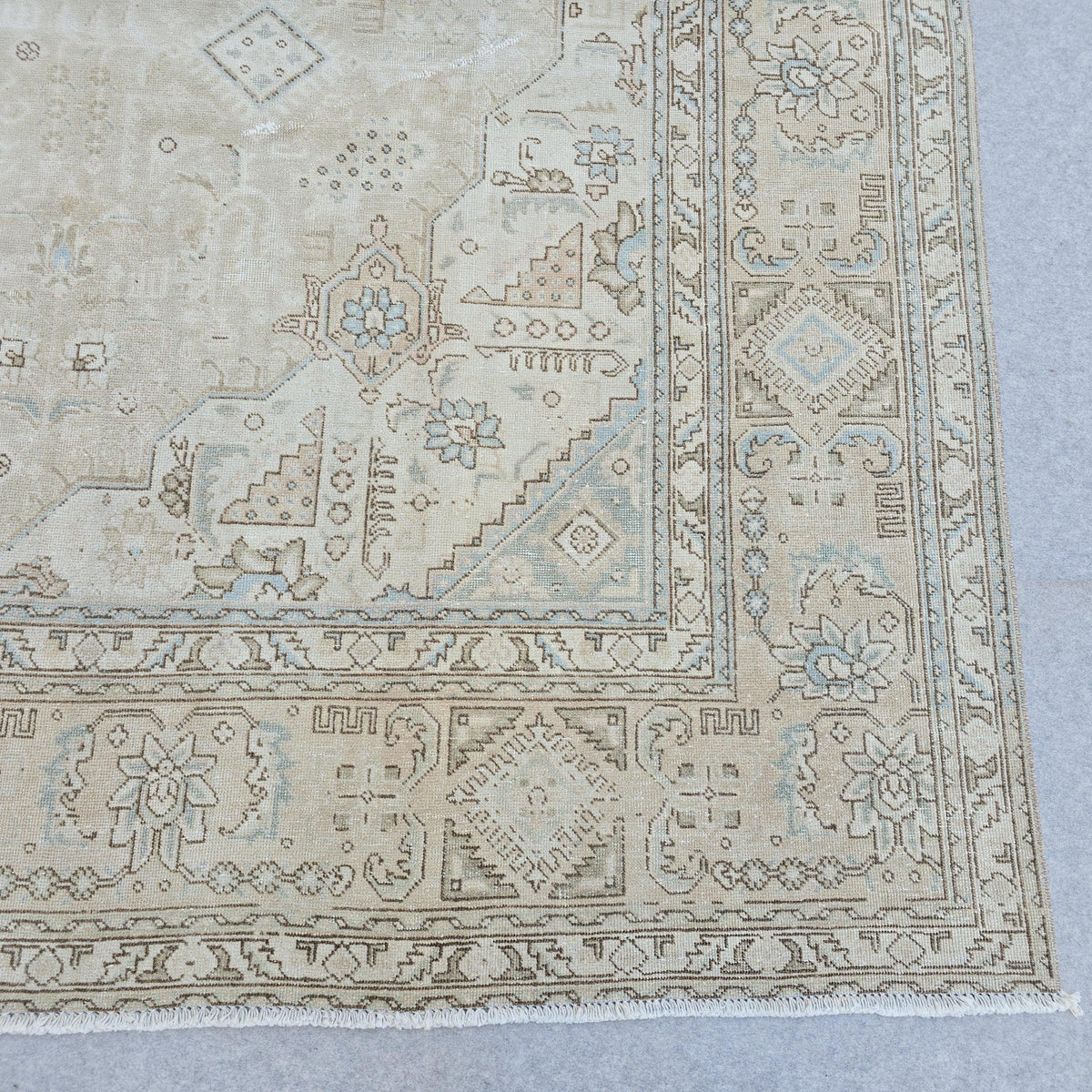 Oversized Hand-Knotted Wool Oushak Rug: Neutral Turkish Oriental Carpet (9.50x12.30 ft) Vintage