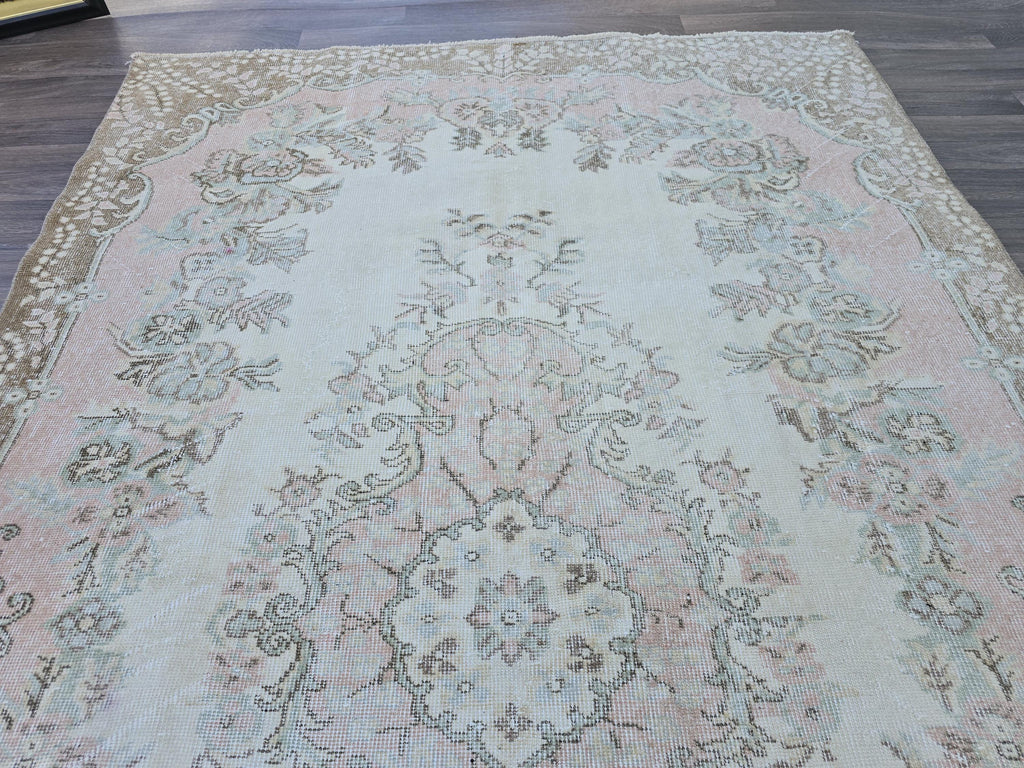 6x9 Vintage Turkish Area Rug Neutral Pink Cream Brown //5.80x9.50 feet