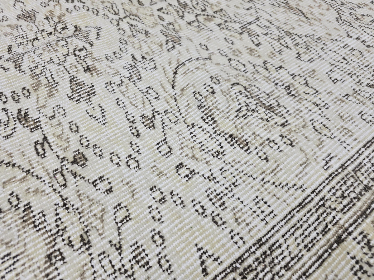 5x8 Vintage Handknotted Anatolian Rug: Cream Beige Wool Oriental Carpet