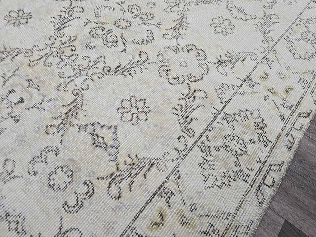 Vintage Turkish Oushak Rug 5x8: Handwoven Cream Floral Medallion