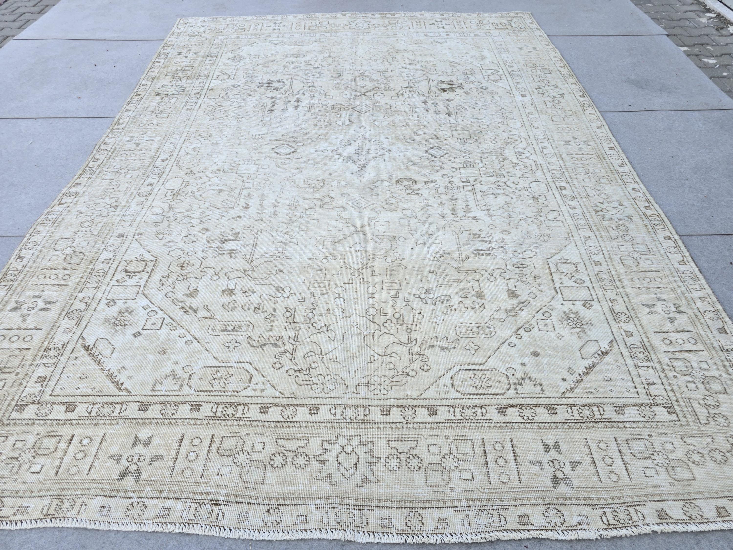 Vintage Rug 8x11, Soft Oatmeal Medallion Turkish Carpet, Faded Neutral Wool Area Rug, Living Room Bedroom Boho Farmhouse