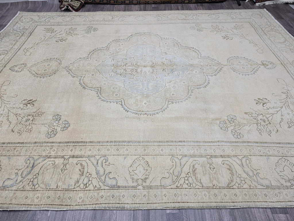 Vintage Handwoven Wool Turkish Rug 9x12: Cream Floral Medallion